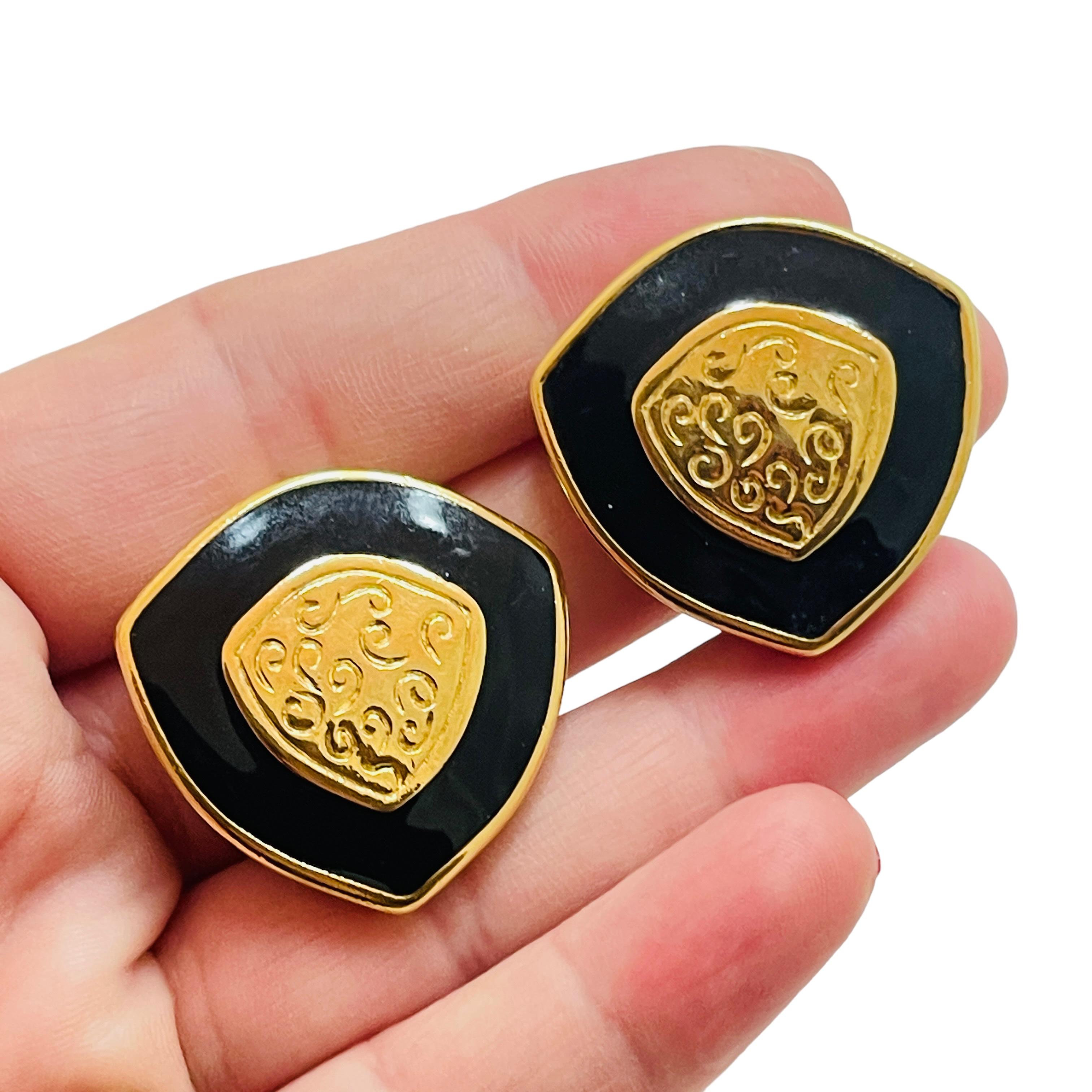 Women's or Men's Vintage gold enamel clip on earrings For Sale