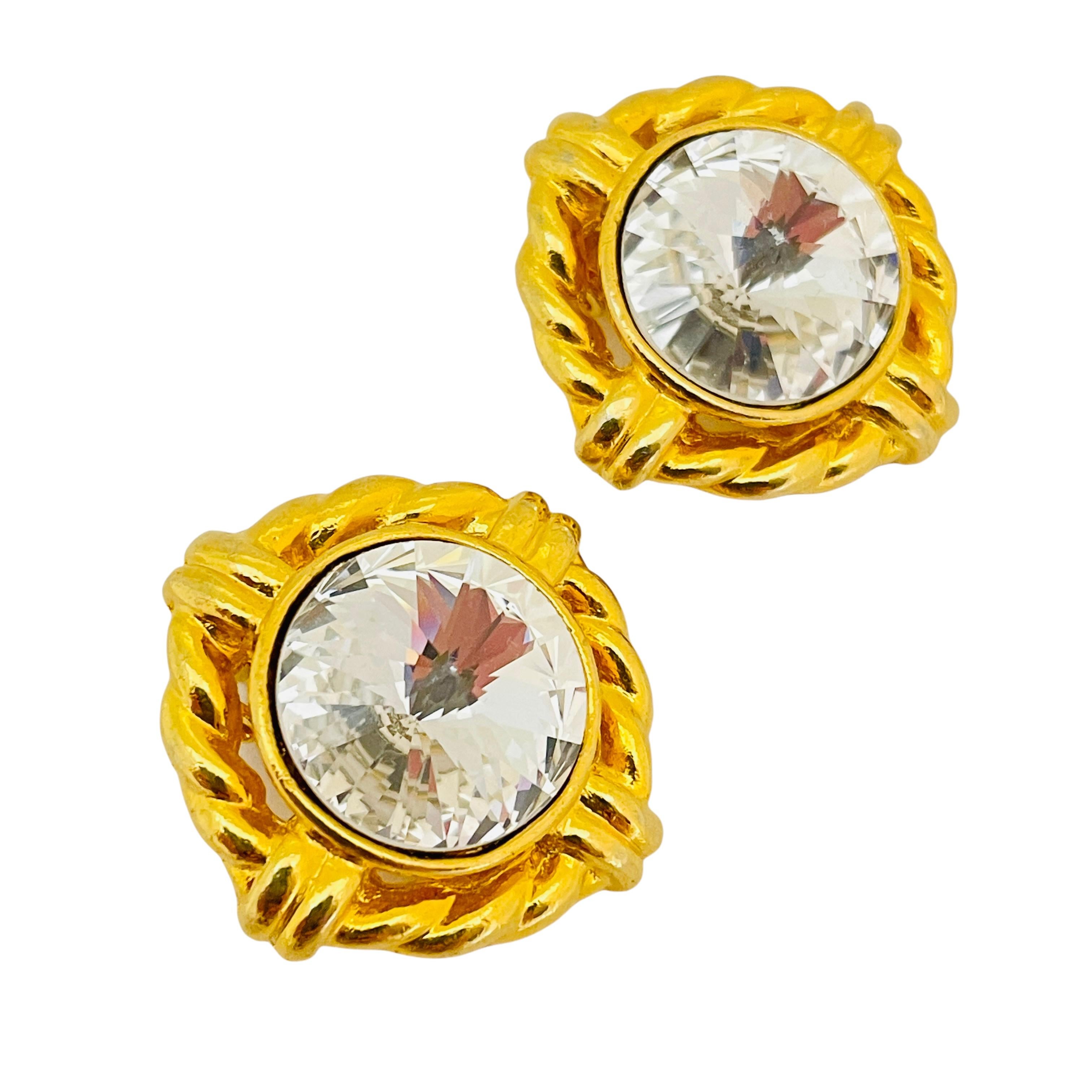 Vintage gold faceted glass designer runway clip on earrings In Excellent Condition For Sale In Palos Hills, IL
