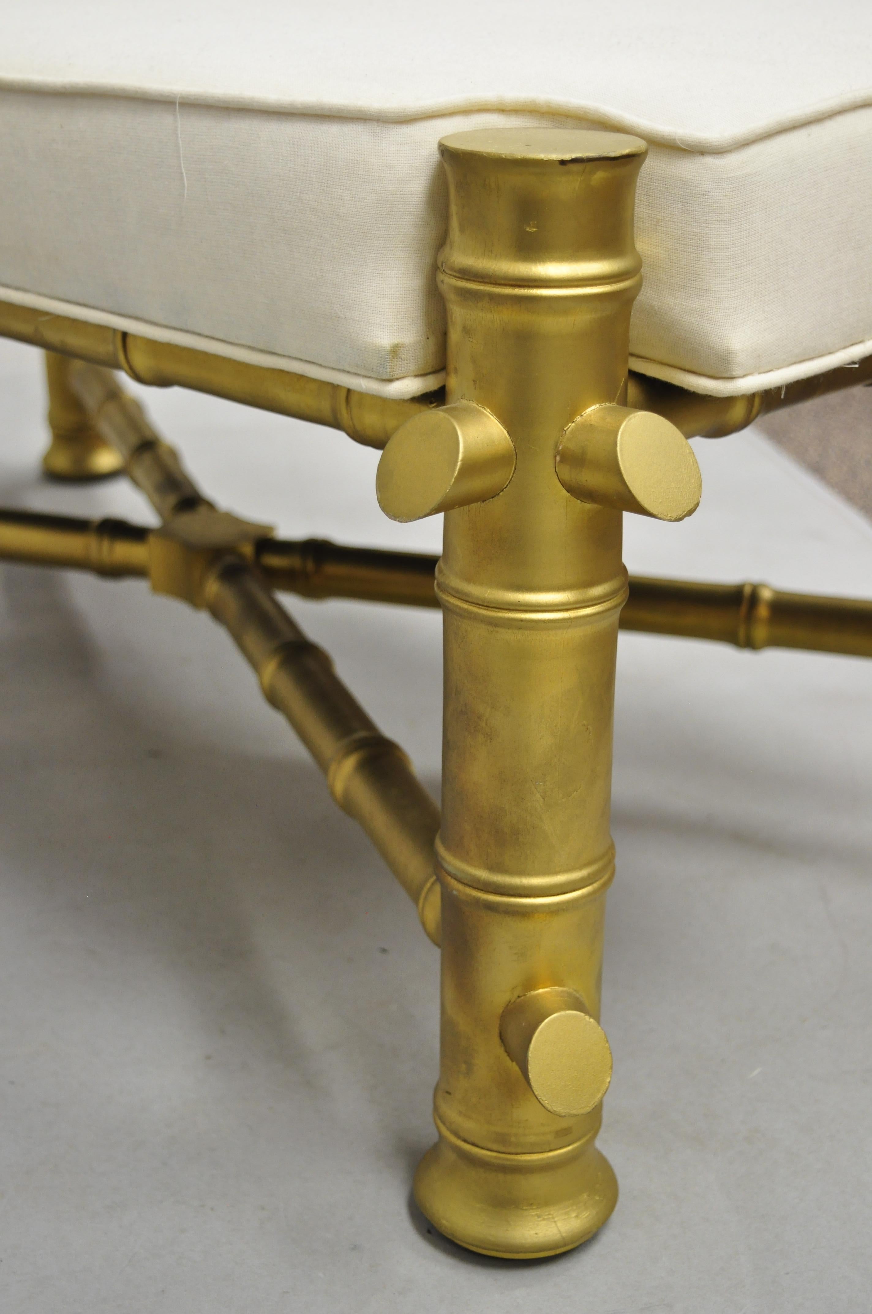 Banc à cadre en X tapissé d'or et de faux bambou de style Chippendale chinois 1