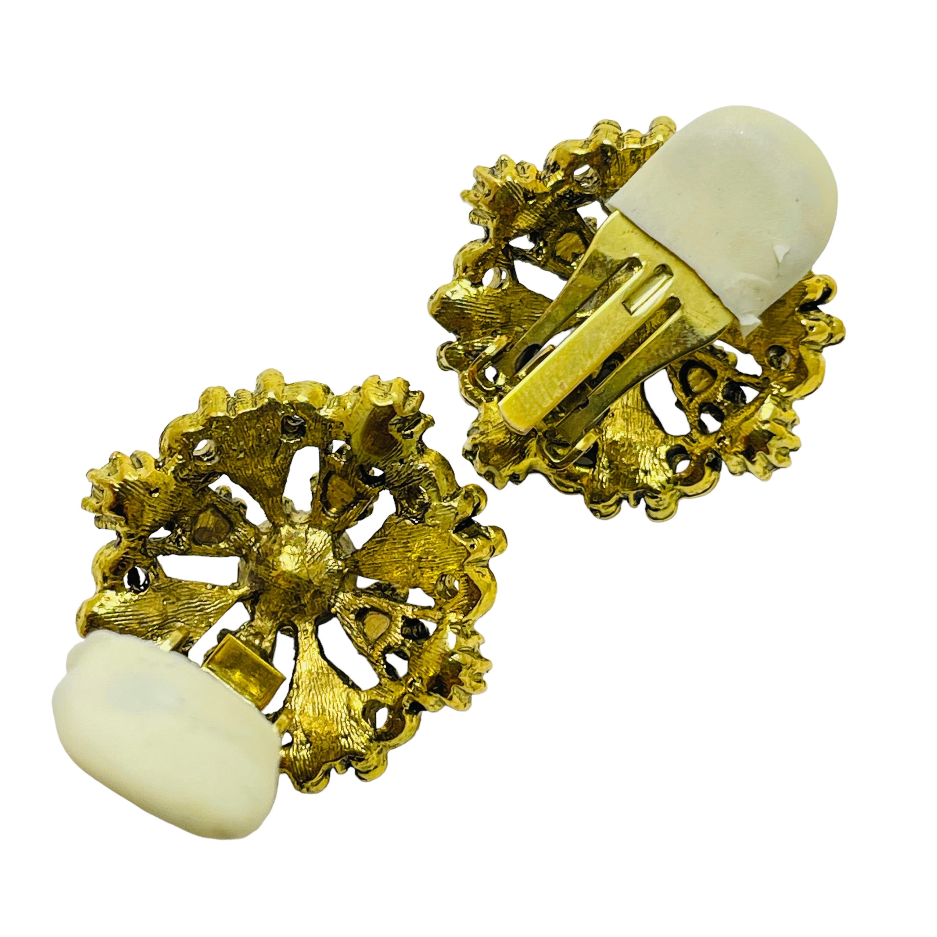 Orecchini a clip con gemme finte d'oro d'epoca, firmati dalla moda In condizioni buone in vendita a Palos Hills, IL