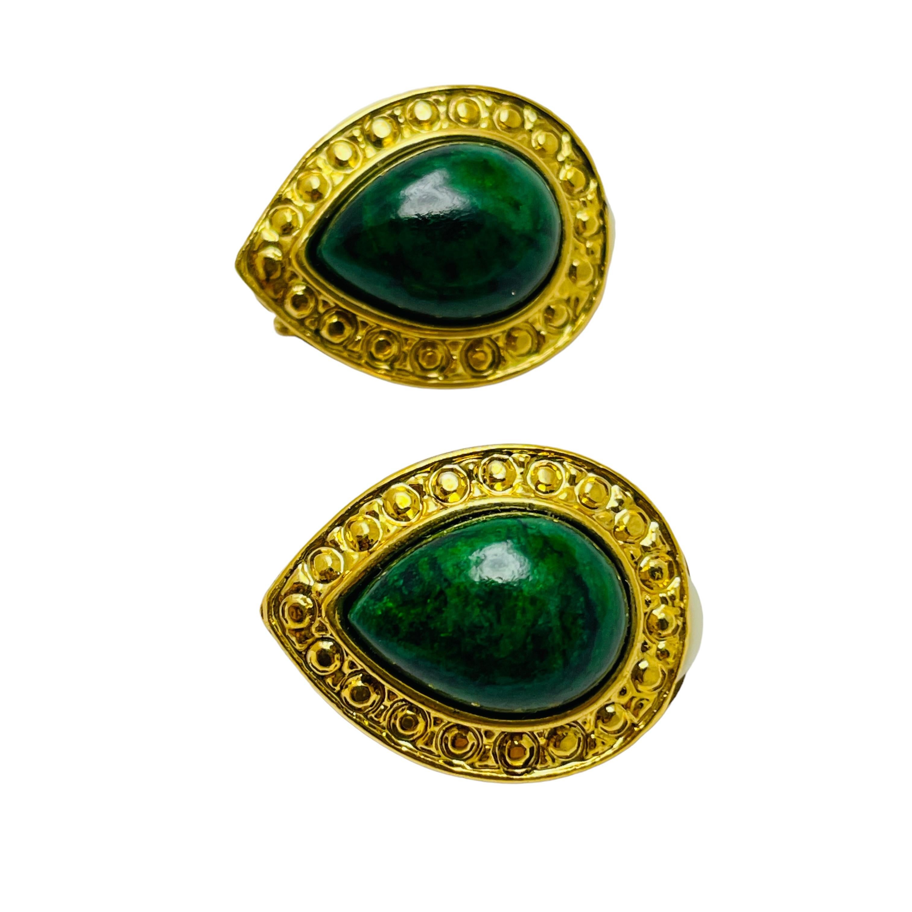 Women's or Men's Vintage gold faux green stone designer runway clip on earrings For Sale