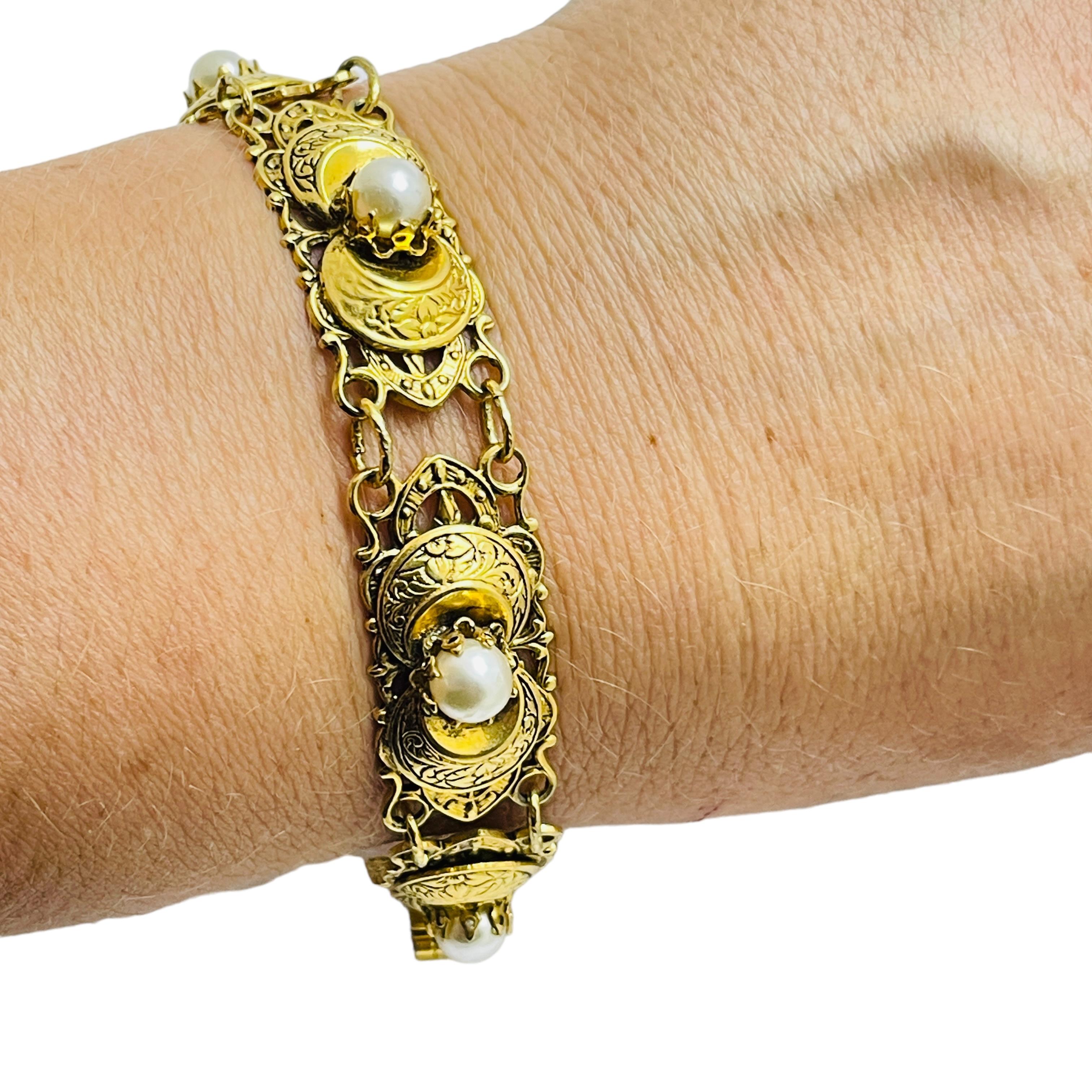 Bracelet design vintage en fausses perles d'or Pour femmes en vente