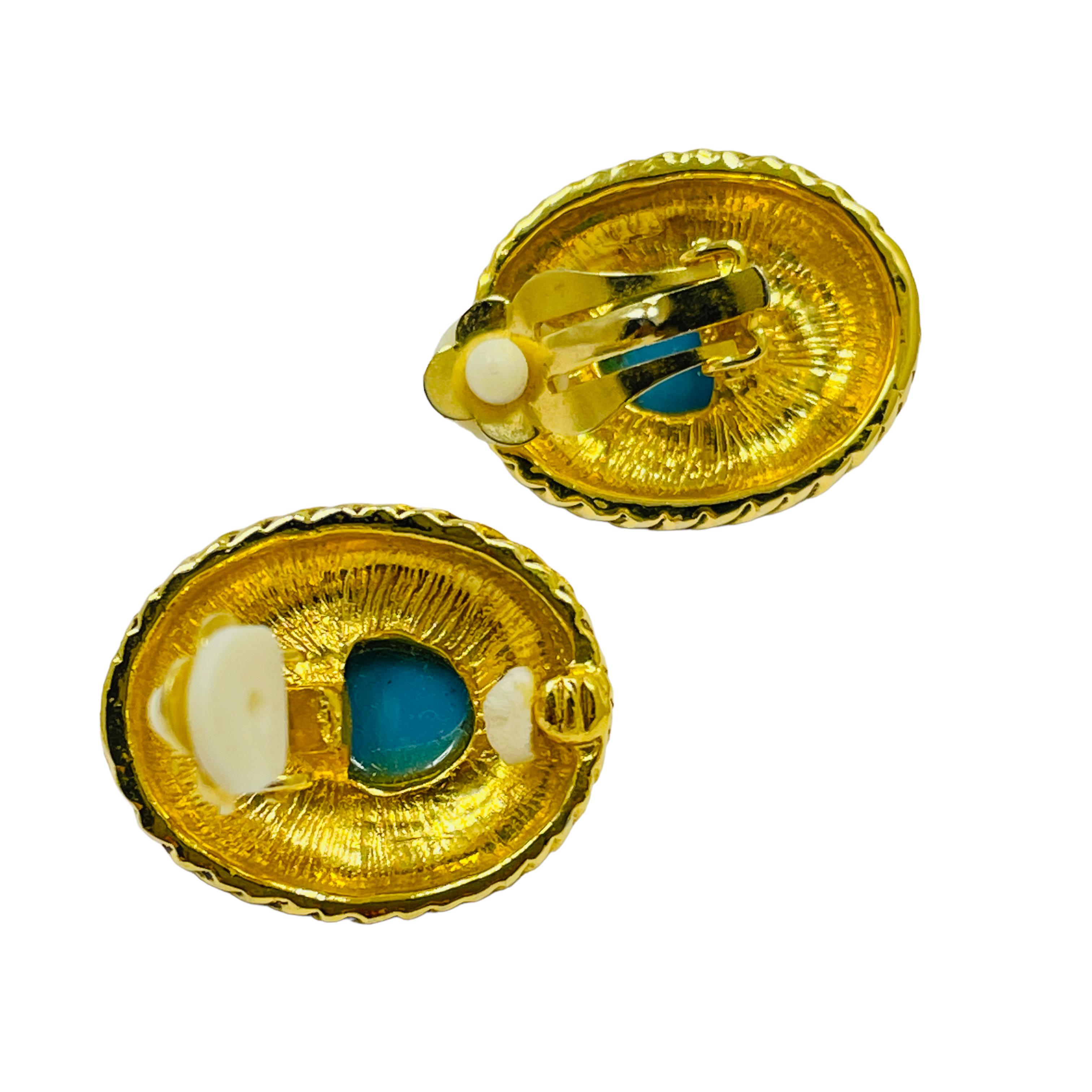 Vintage gold faux turquoise designer runway clip on earrings In Good Condition In Palos Hills, IL