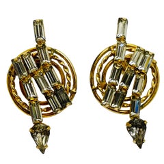 Pendientes vintage con cierre de rosca de diseño con brillantitos dorados