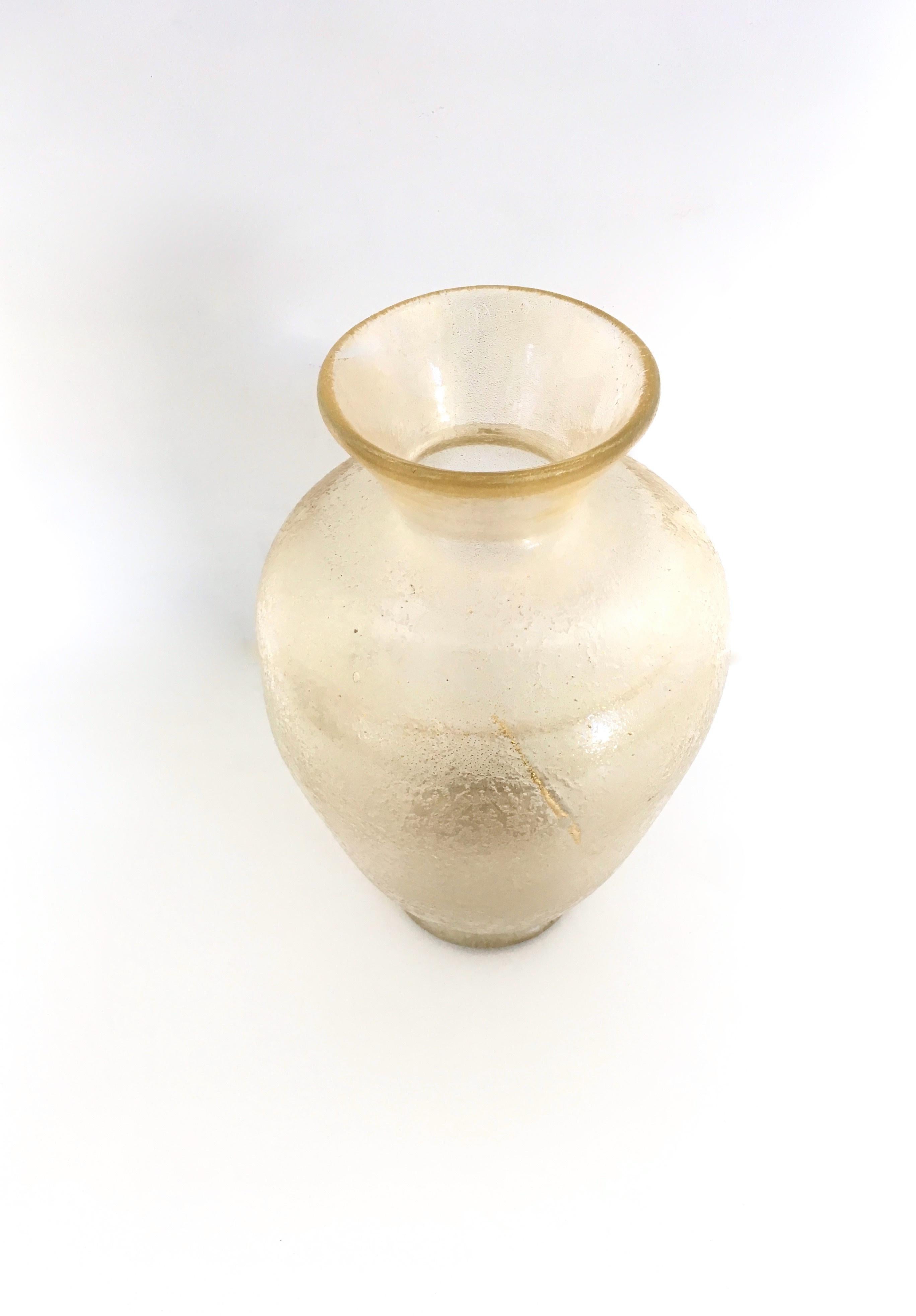 Mid-Century Modern Vintage Gold Flecked Murano Glass Amphora Vase by Flavio Poli for Seguso, Italy For Sale