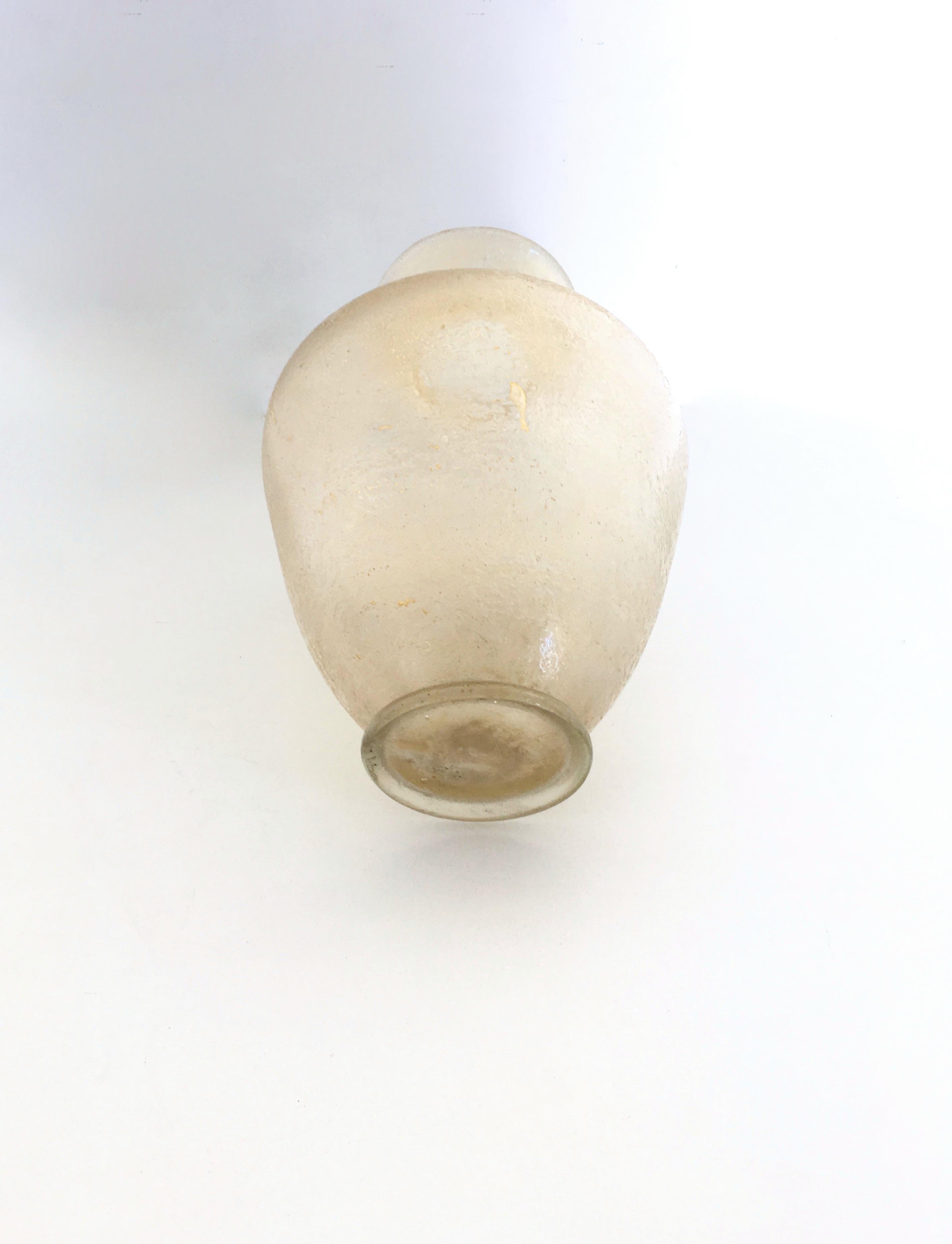 Milieu du XXe siècle Vase amphore vintage en verre de Murano moucheté d'or par Flavio Poli pour Seguso, Italie en vente