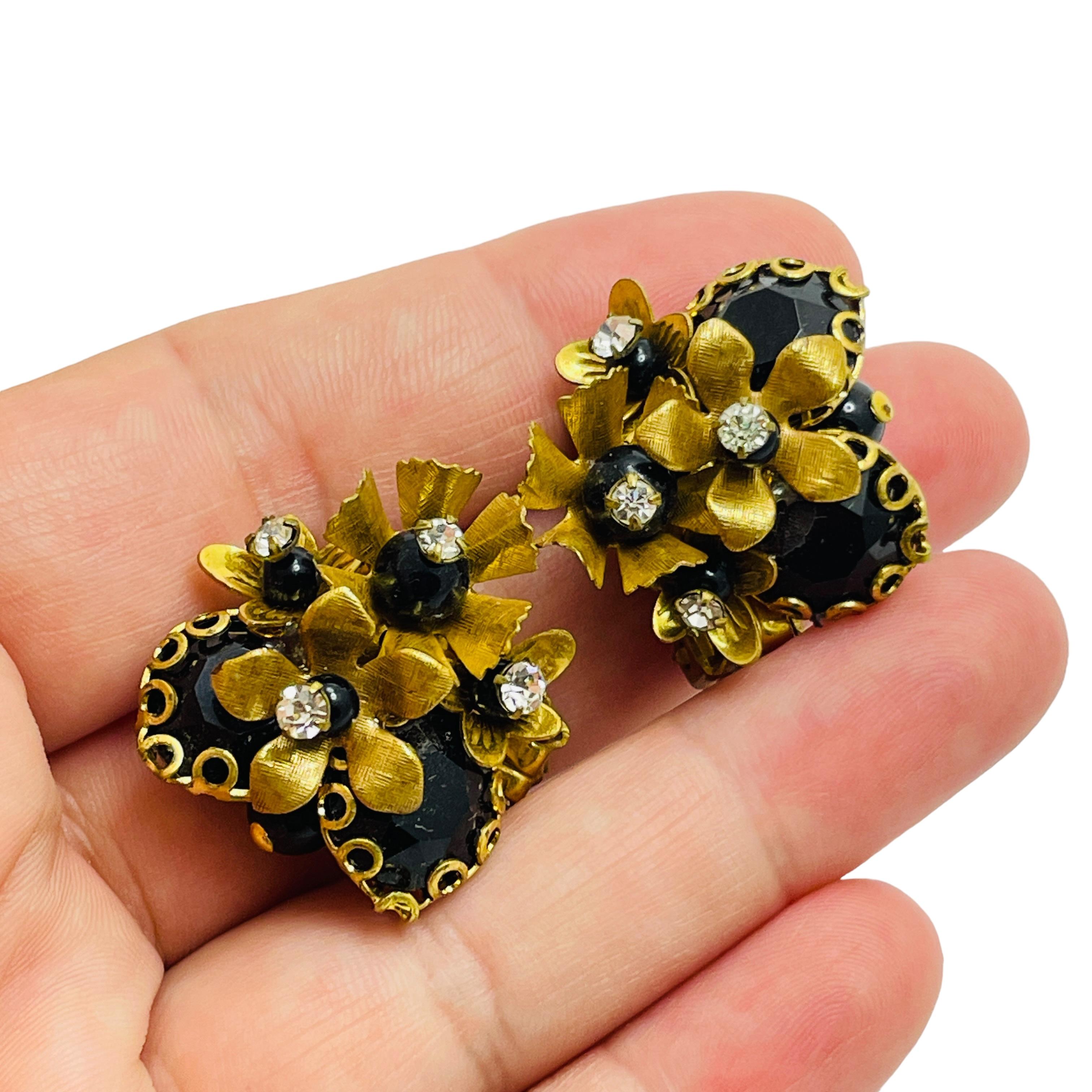 Women's Vintage gold flower bkack beads cluster designer clip on earrings For Sale