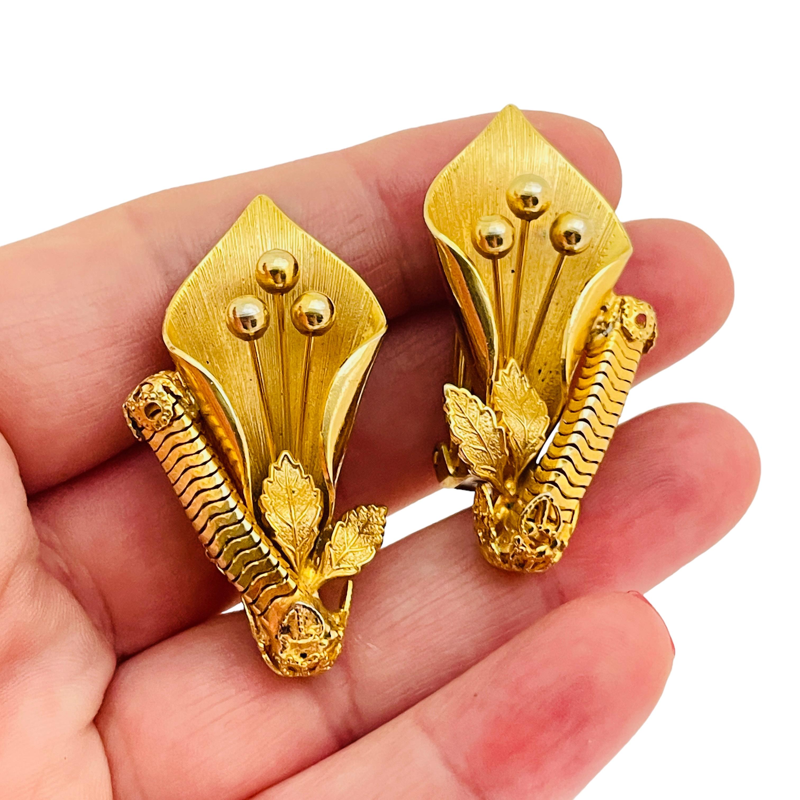 Women's Vintage gold flowers designer clip on earrings For Sale