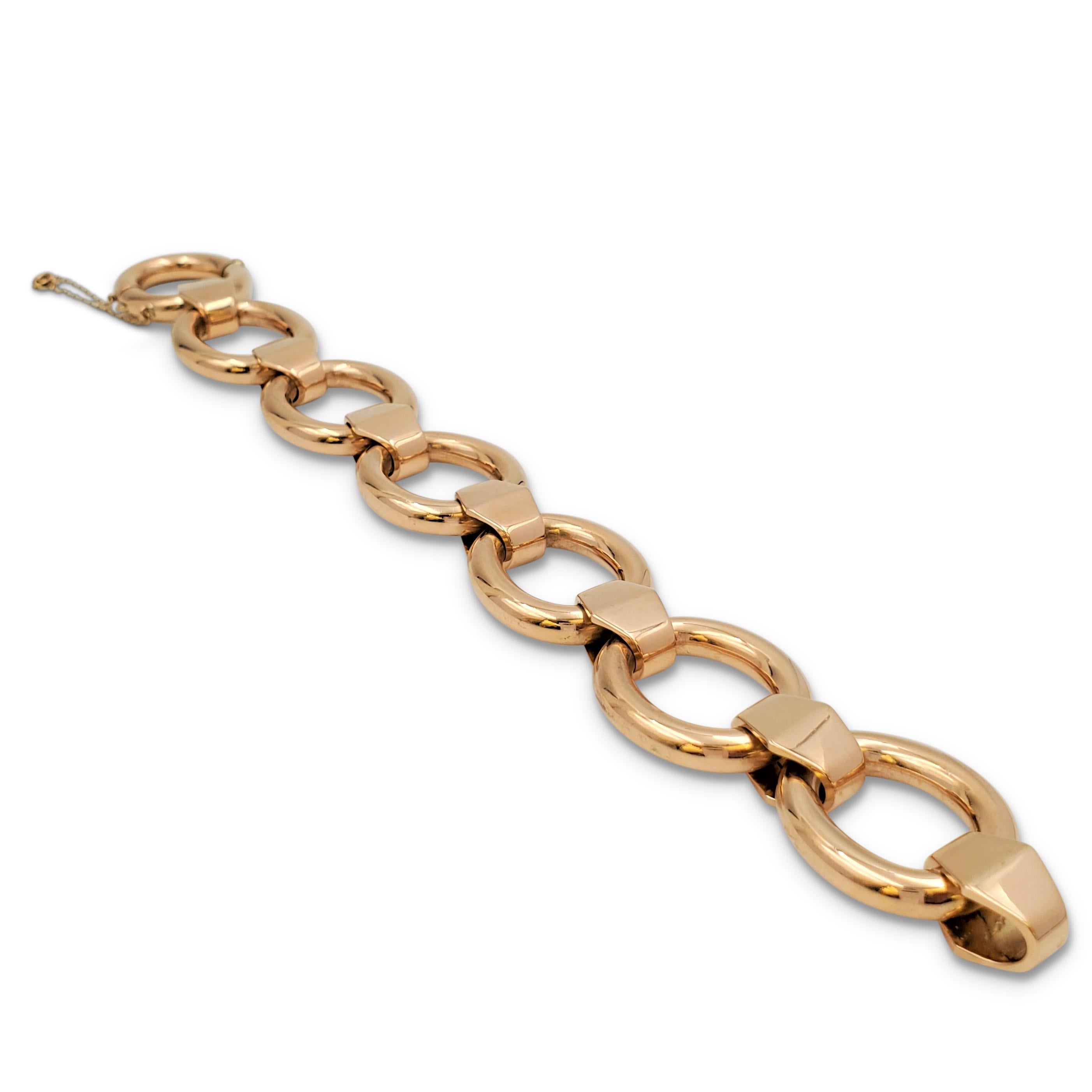 A geometric vintage bracelet crafted in 18 karat gold is comprised of oval links separated by hexagonal connectors. The bracelet is not presented with the original box or papers. CIRCA 1960s.

Bracelet Length: 7 1/2 inches
Box: No
Papers: No