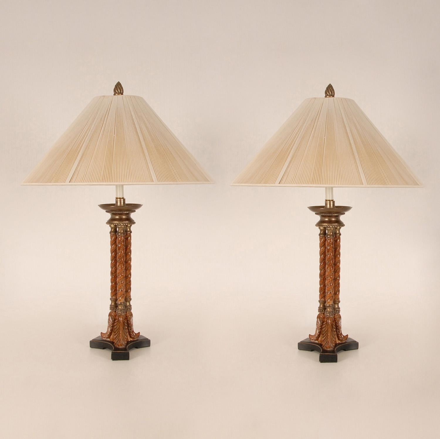 Vintage French faux gold gilded bronze and turned burl wood Athenian tripod table lamps.
Design : French Athenian tripod with turned faux burl wood
Style : Neoclassical, antique, midcentury, vintage, classic, hollywood regency
Material :