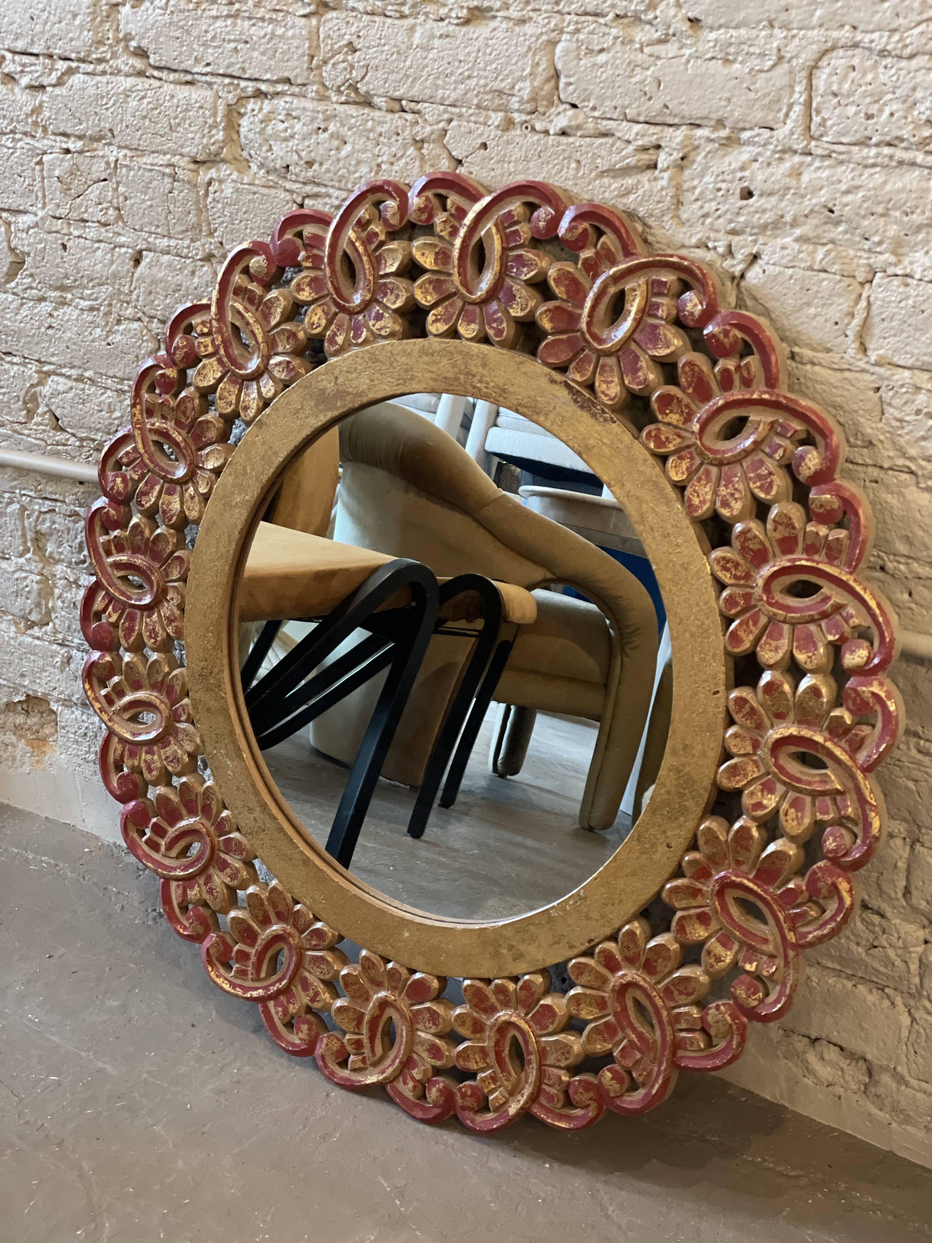 Miroir rond à fleurs vintage doré à l'or Bon état - En vente à Chicago, IL