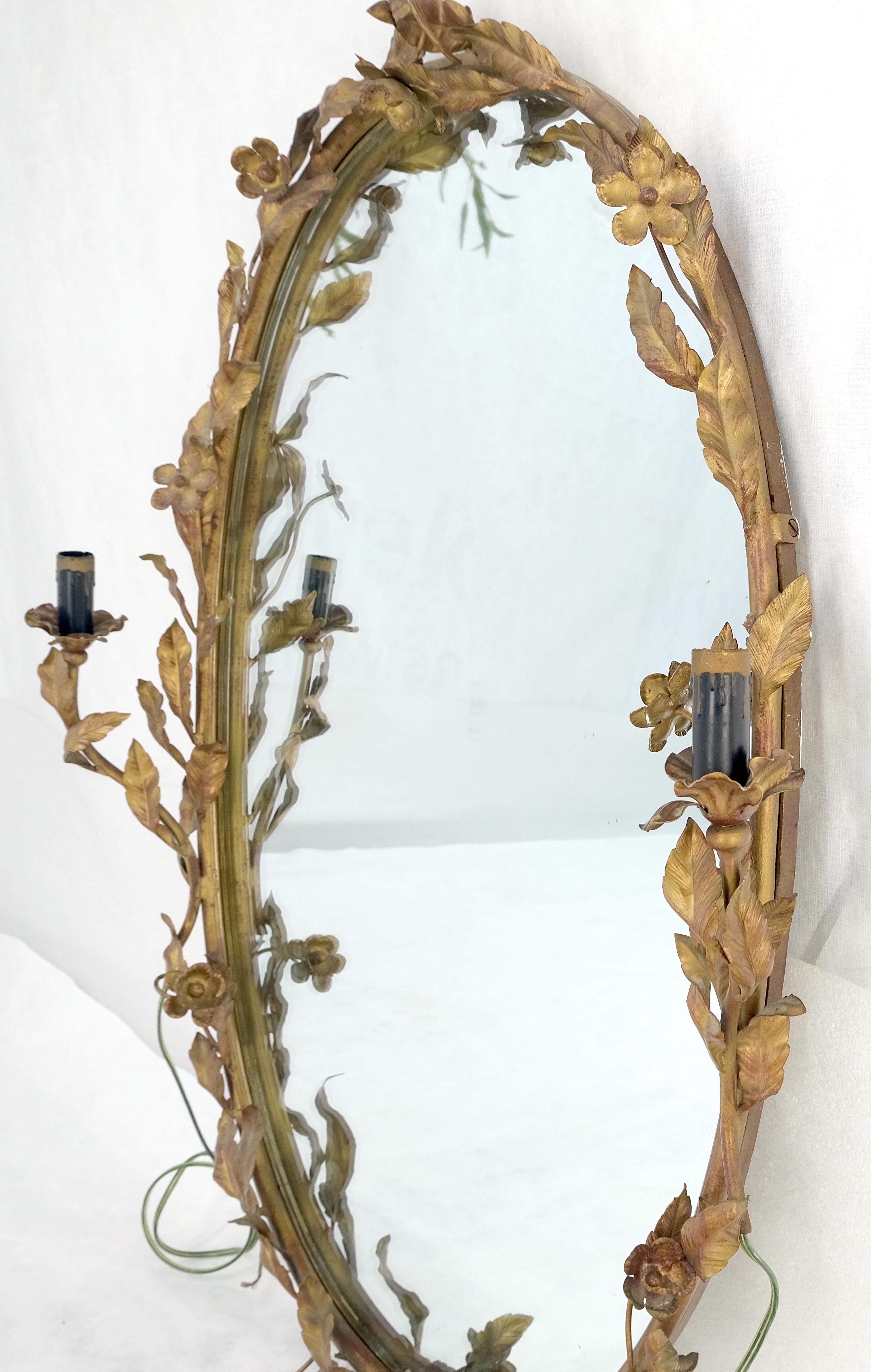 Neobarocco Specchio da parete ovale dorato d'epoca in ferro battuto Candelabro c1920s in vendita