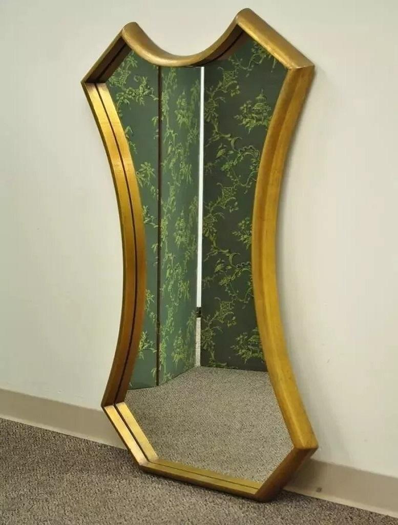Vintage Gold Giltwood Hollywood Regency Schlüsselloch geformt Wandspiegel (Unbekannt) im Angebot