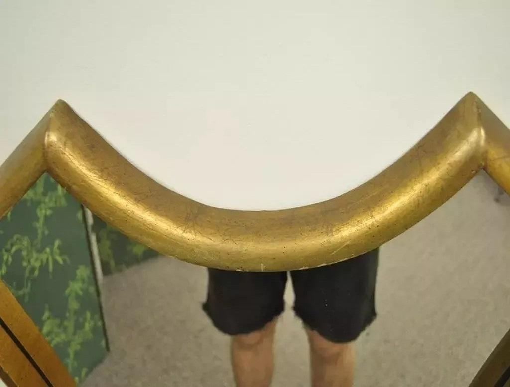 Vintage Gold Giltwood Hollywood Regency Schlüsselloch geformt Wandspiegel (20. Jahrhundert) im Angebot