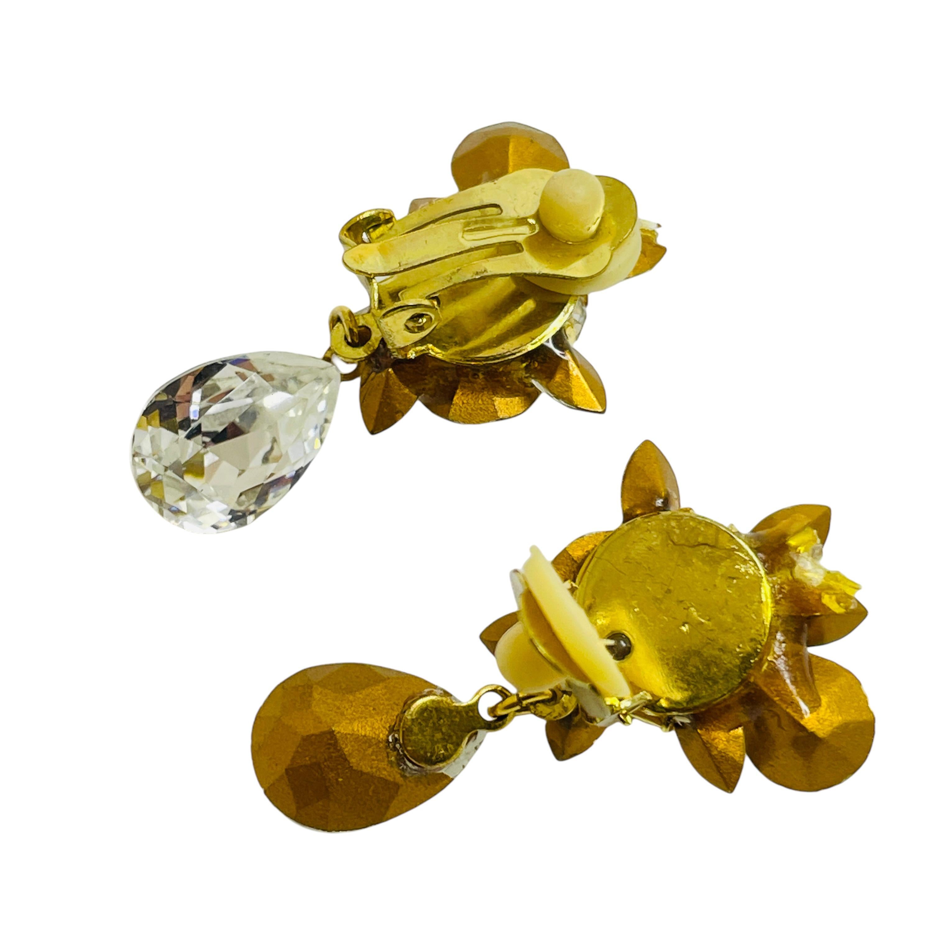 Designer-Laufsteg-Ohrclips aus Goldglas in Gold im Zustand „Gut“ im Angebot in Palos Hills, IL