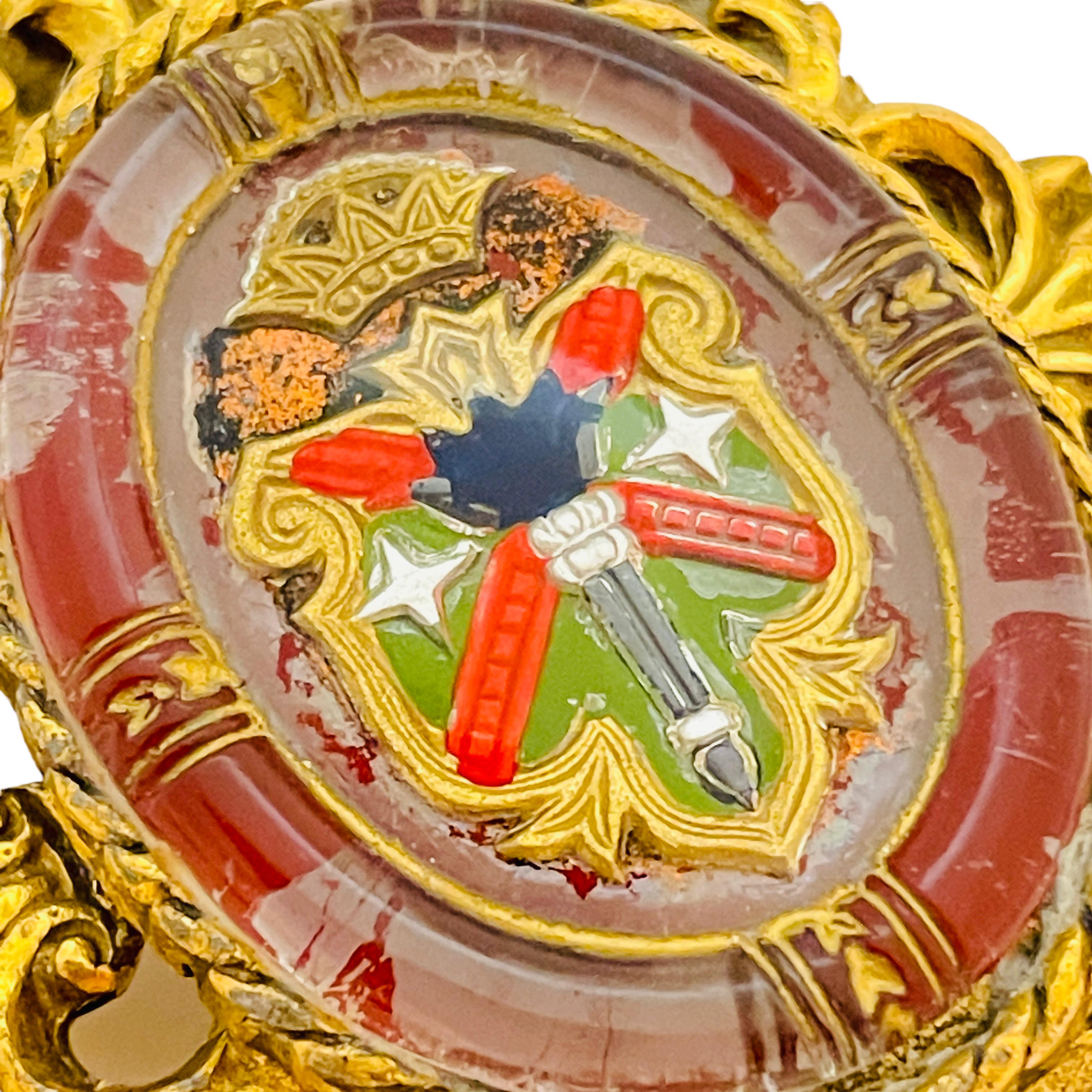 Broche couronne de créateur royale vintage en verre doré et émail Bon état - En vente à Palos Hills, IL