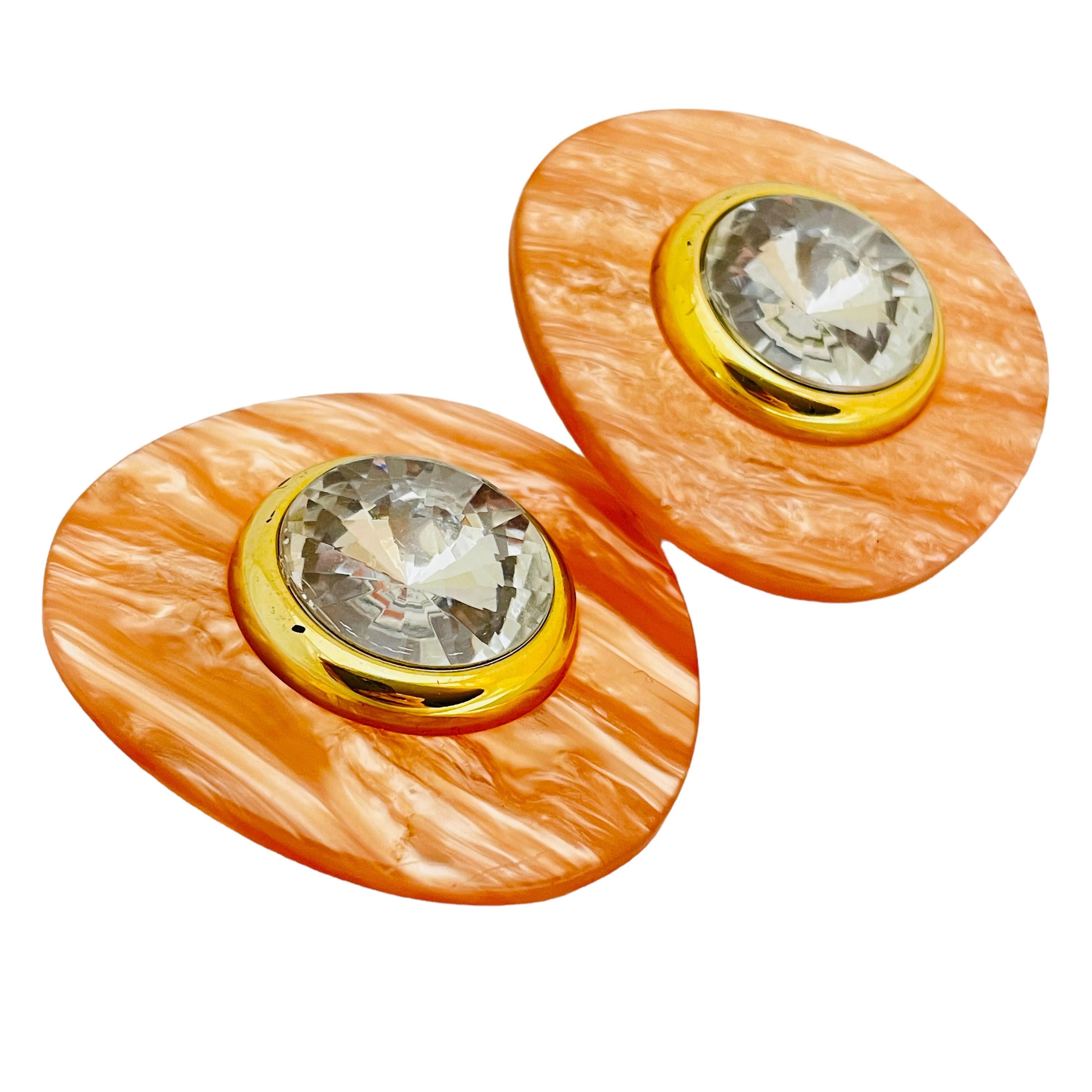 DETAILS

• unsigned    

• gold tone with glass and lucite

• vintage designer earrings

MEASUREMENTS  

• 

CONDITION

•  very good vintage condition with minimal signs of wear 

 Sku 37

❤️❤️  VINTAGE DESIGNER JEWELRY ❤️❤️

❤️❤️  ALEXANDER’S