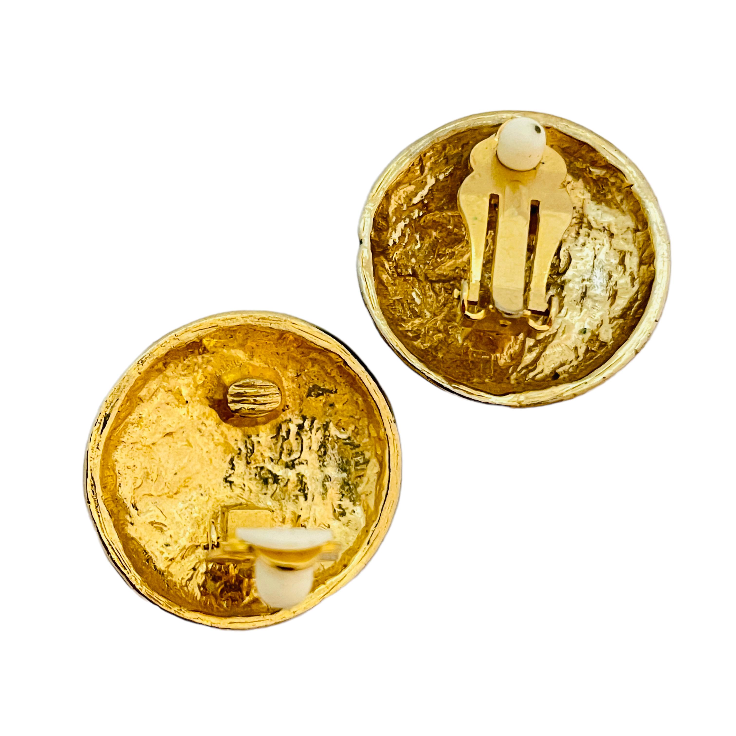Designer-Laufsteg-Ohrclips aus Gold mit grüner Emaille im Zustand „Gut“ im Angebot in Palos Hills, IL