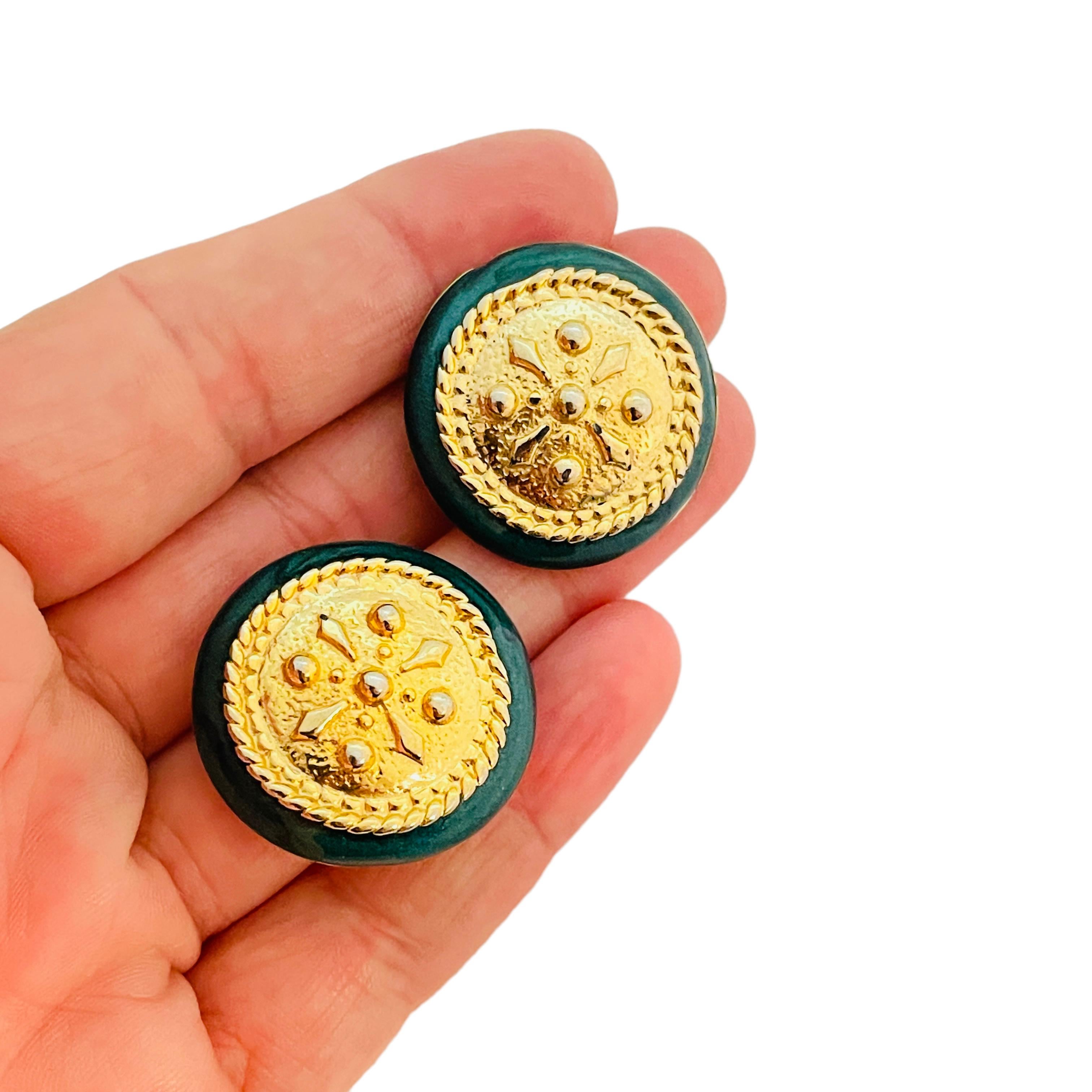 Designer-Laufsteg-Ohrclips aus Gold mit grüner Emaille für Damen oder Herren im Angebot