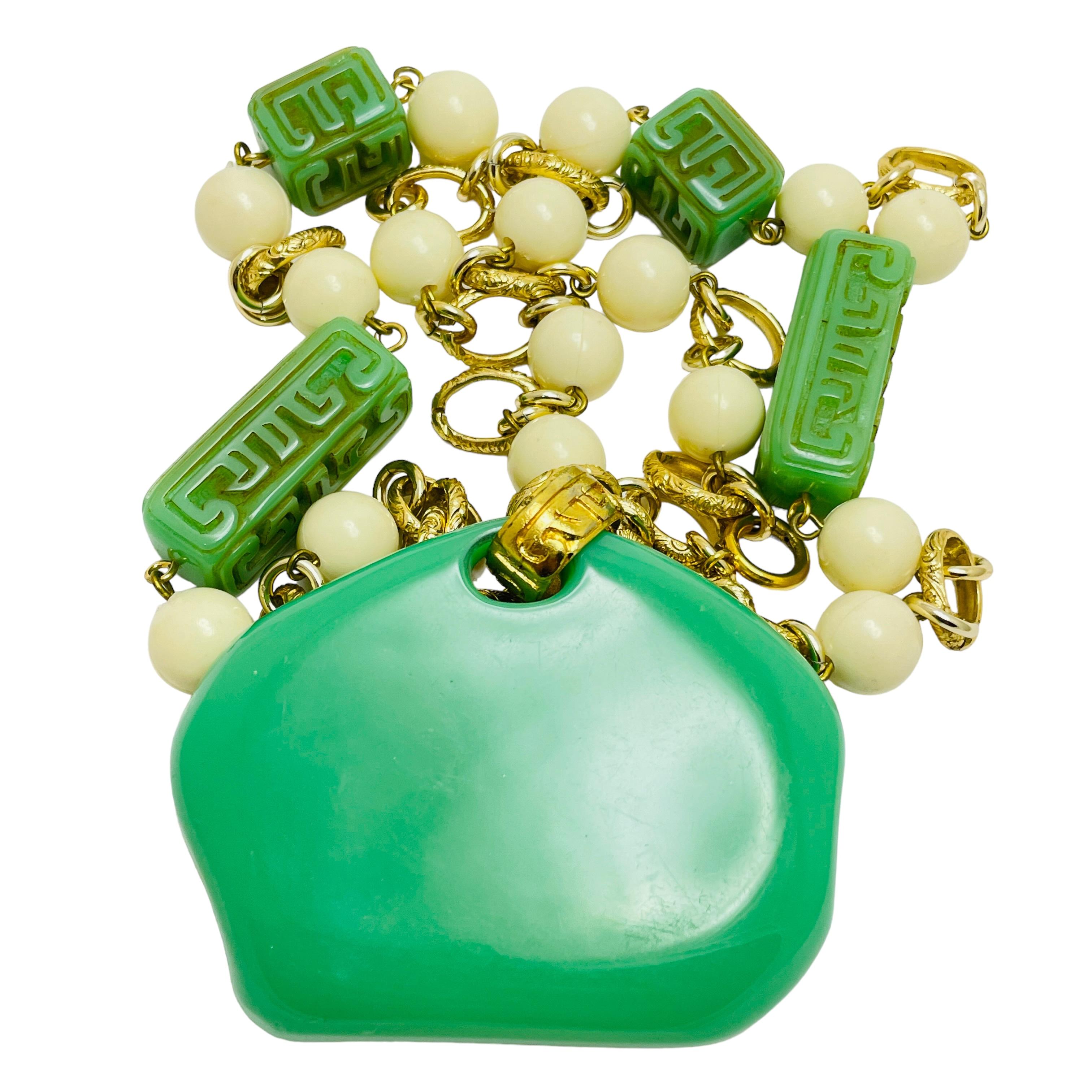 Vintage massive asiatische orientalische Halskette aus Gold, grüner Jade und Lucite Damen im Angebot