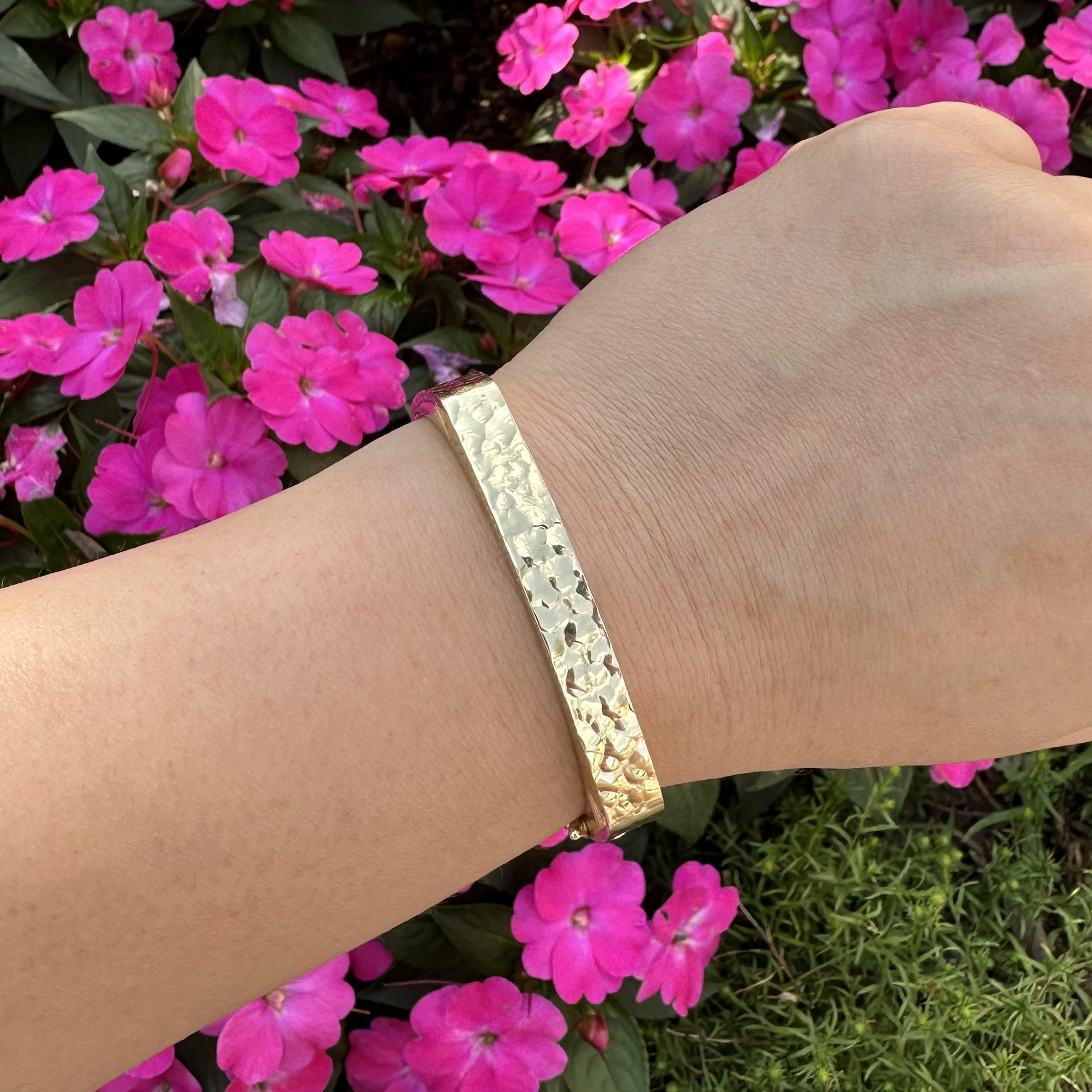 Vintage Gold Hammered Finish & Hand Engraved Square Open Hinged Bangle Bracelet For Sale 7