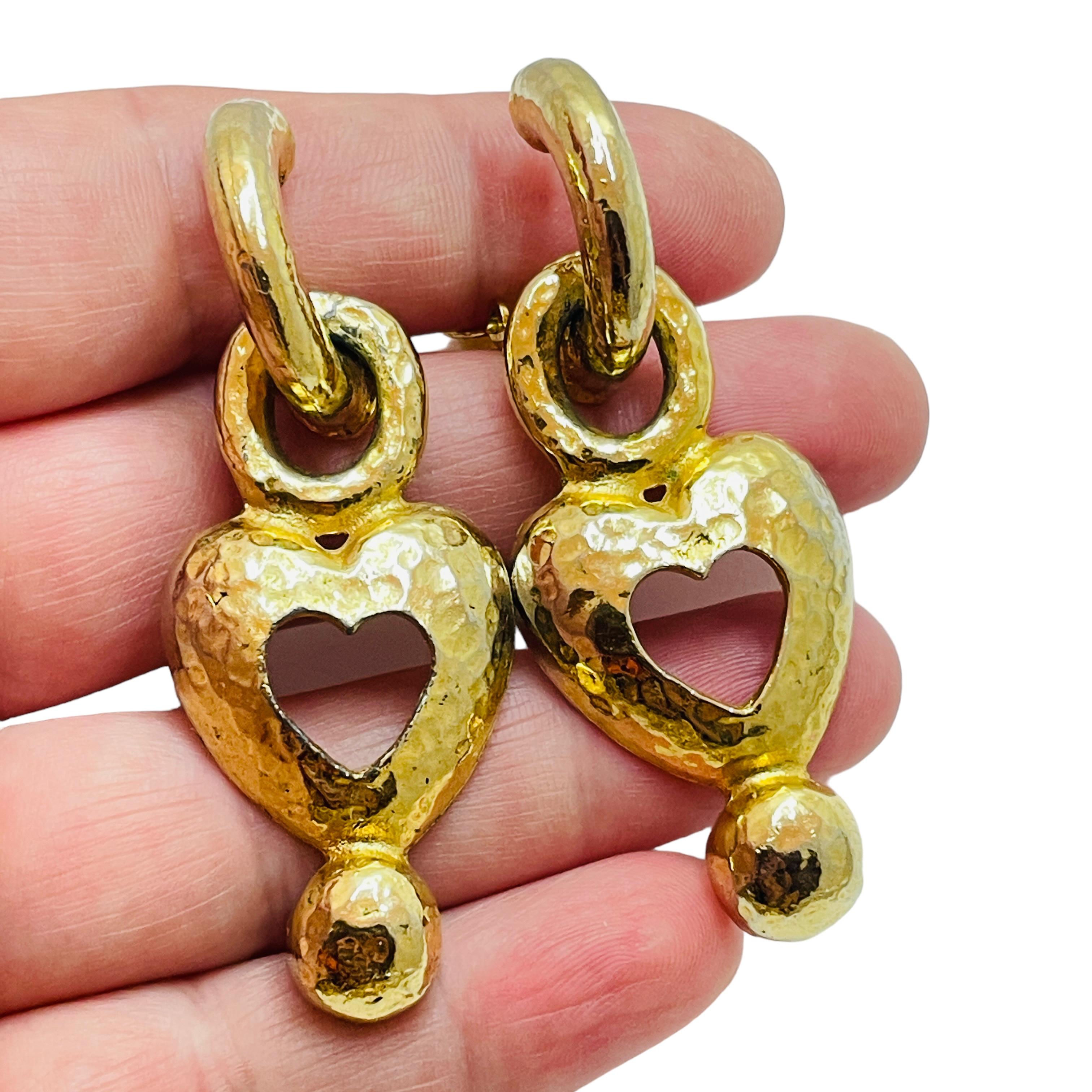 Women's or Men's Vintage gold heart dangle clip on earrings For Sale