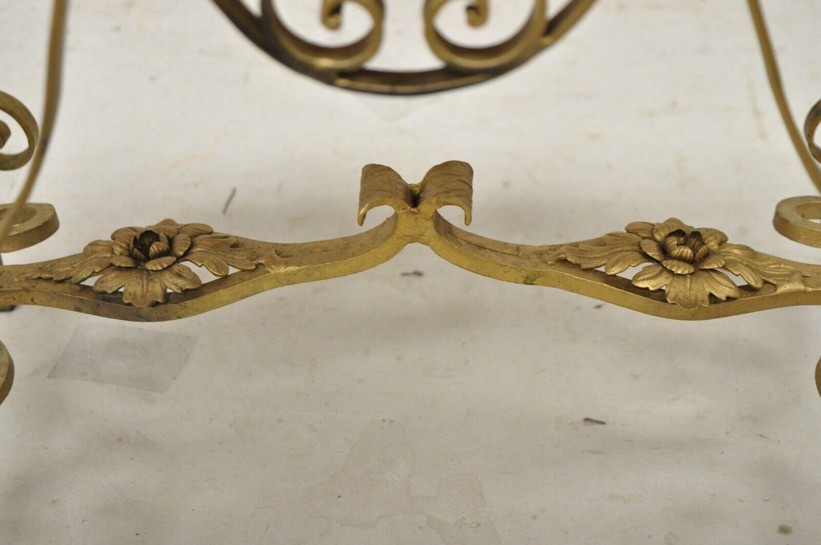 Tabouret de coiffeuse gothique vintage en fer doré Hollywood Regency avec assise à volutes en vente 5