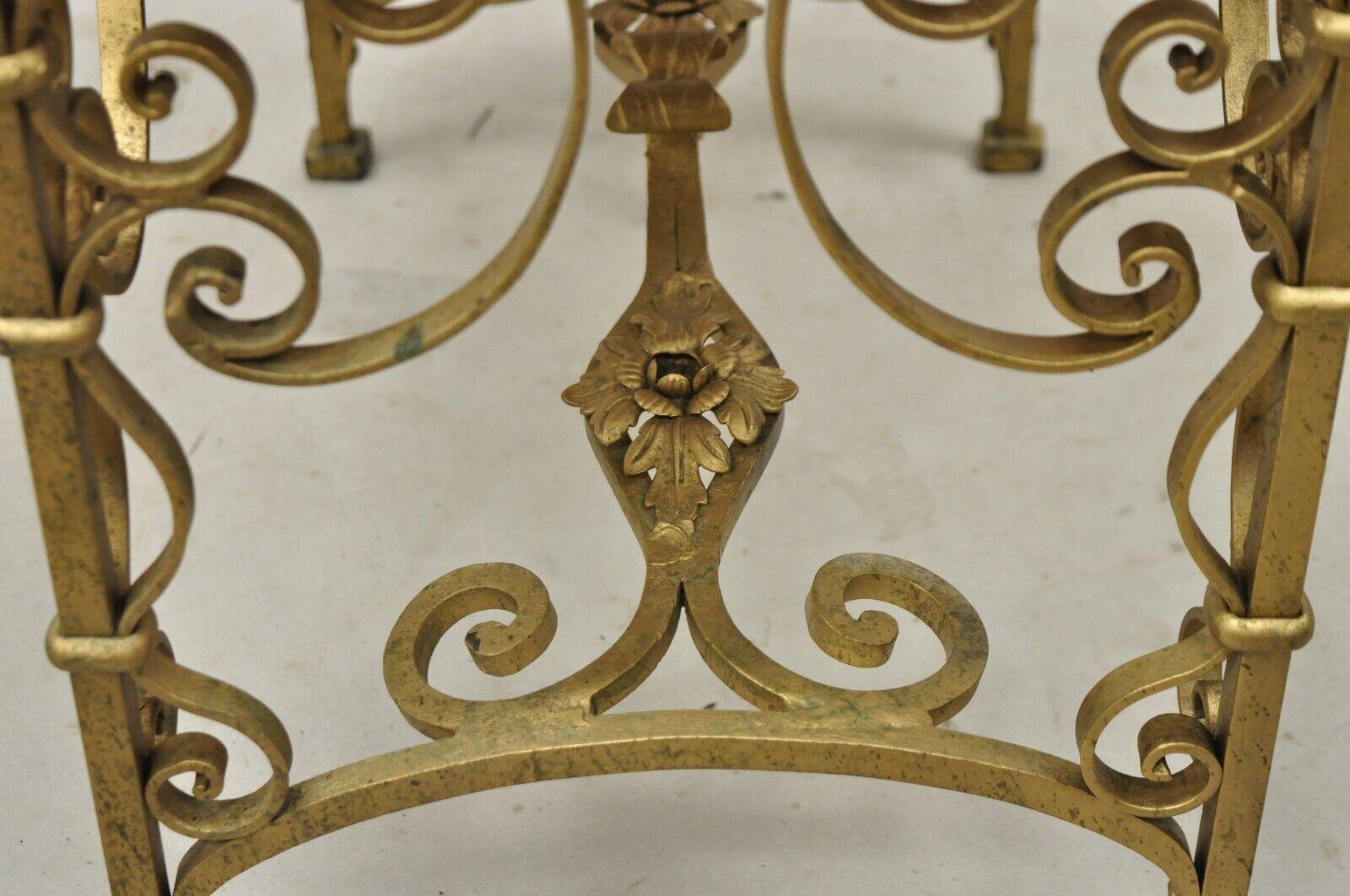 Fer Tabouret de coiffeuse gothique vintage en fer doré Hollywood Regency avec assise à volutes en vente