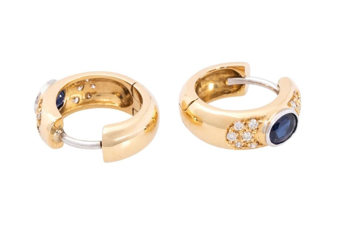Hoop earrings with oval faceted sapphires and brilliant-cut diamonds, total weight approx. 0.24 ct. Set in 18 carat yellow and white gold.
Product weight: 7.4 g.
Diameter: 1.6 cm.
Origin: Western Europe, second half of the 20th century.
Very good