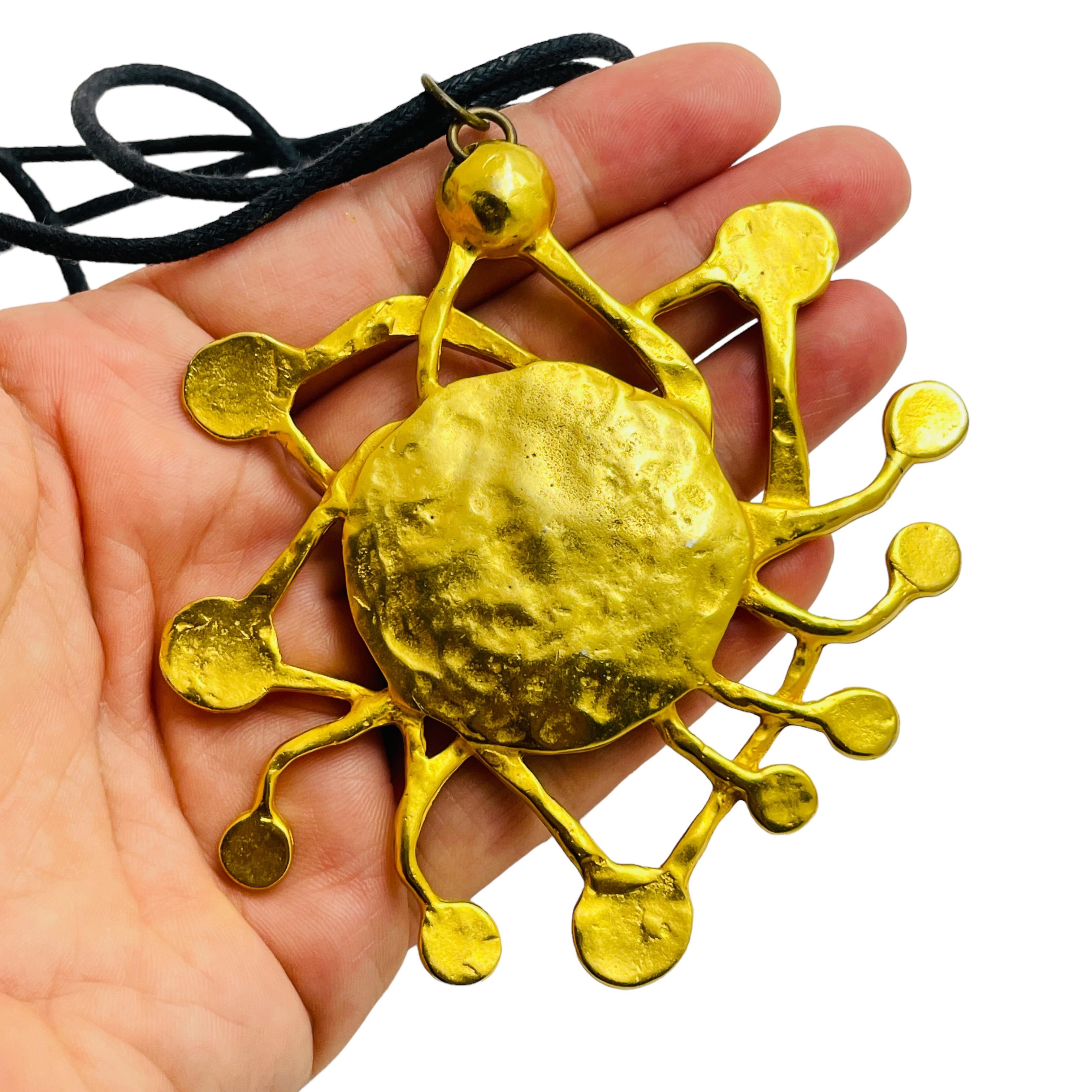 Superbe collier de défilé moderniste abstrait en or vintage Pour femmes en vente
