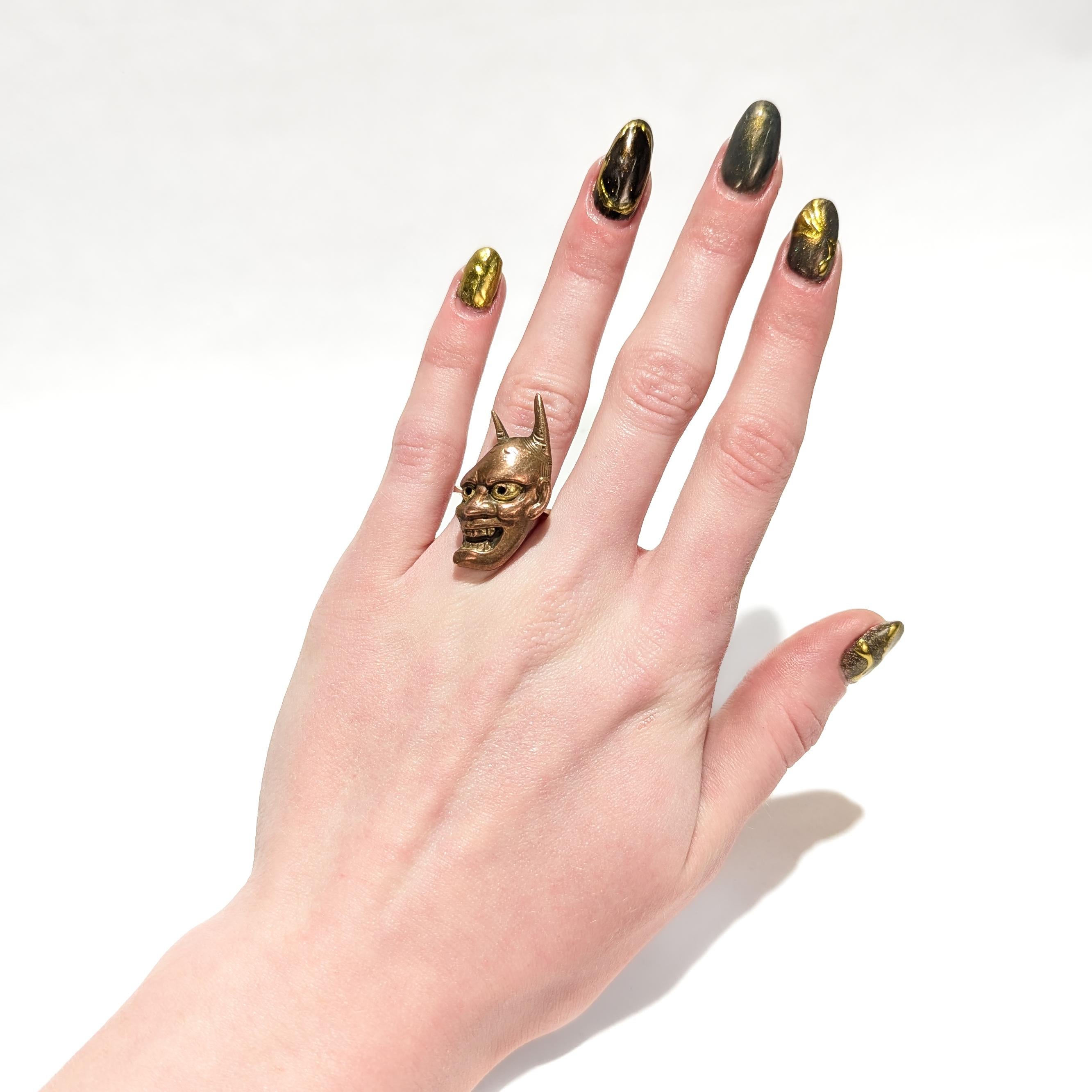 Anillo de cóctel vintage de oro y japonés Shakudo Hannya 'Diablo' o máscara de demonio en Bueno Estado en Philadelphia, PA
