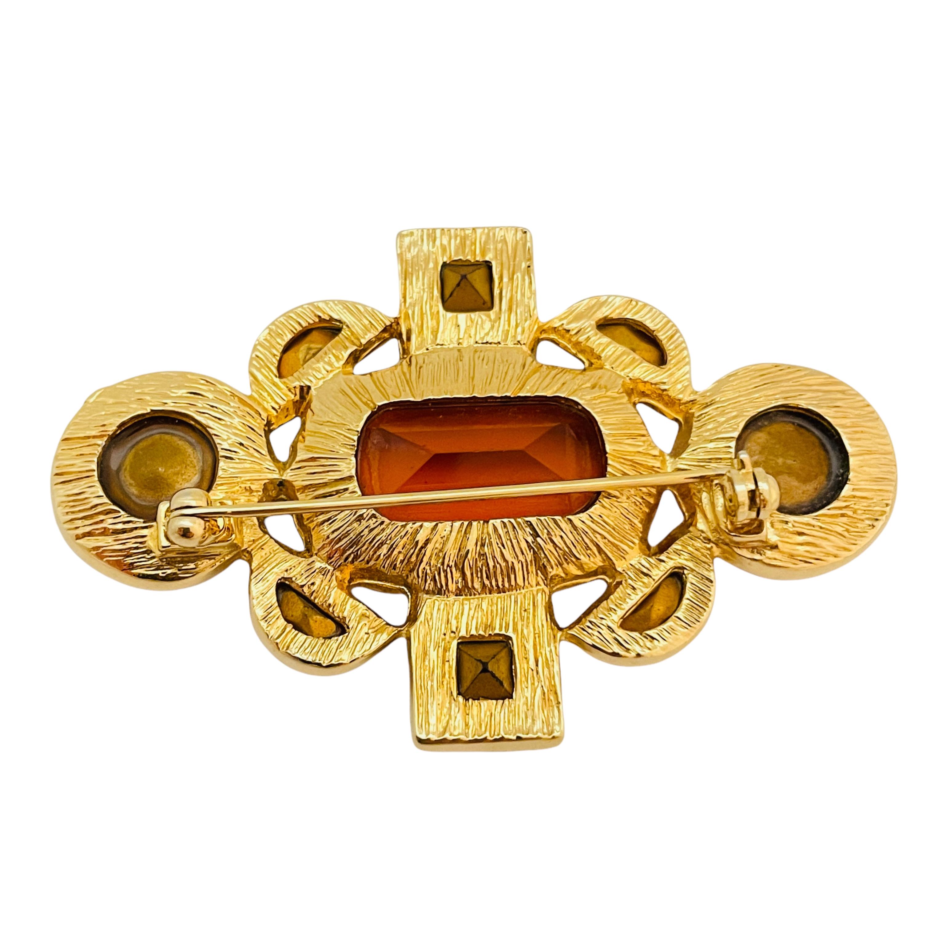 Vintage gold jewel faceted glass designer runway brooch In Good Condition For Sale In Palos Hills, IL