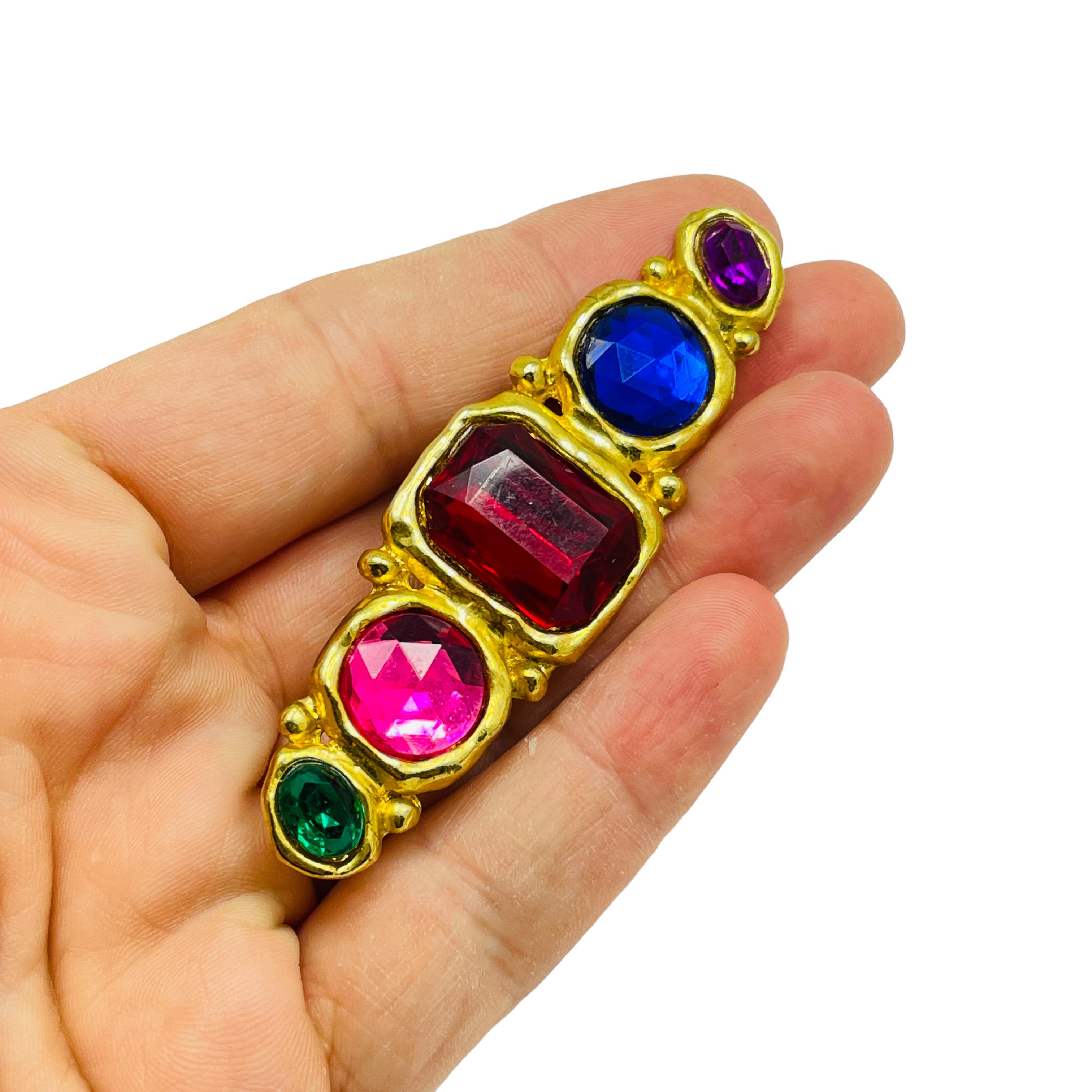 Women's or Men's Vintage gold jewel resin stones designer brooch For Sale
