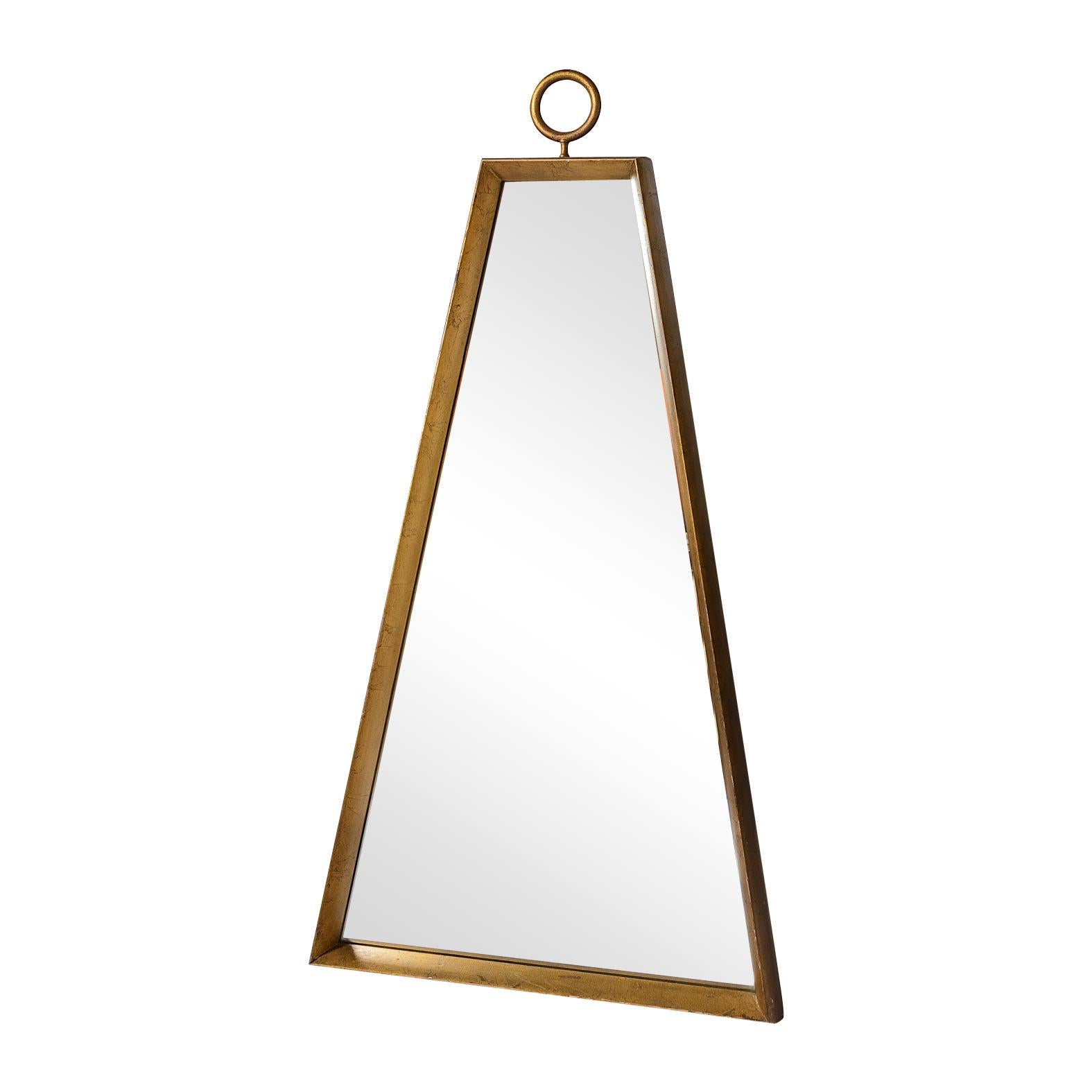 Specchio da parete a forma di buco della serratura dipinto in oro.
Un design stravagante