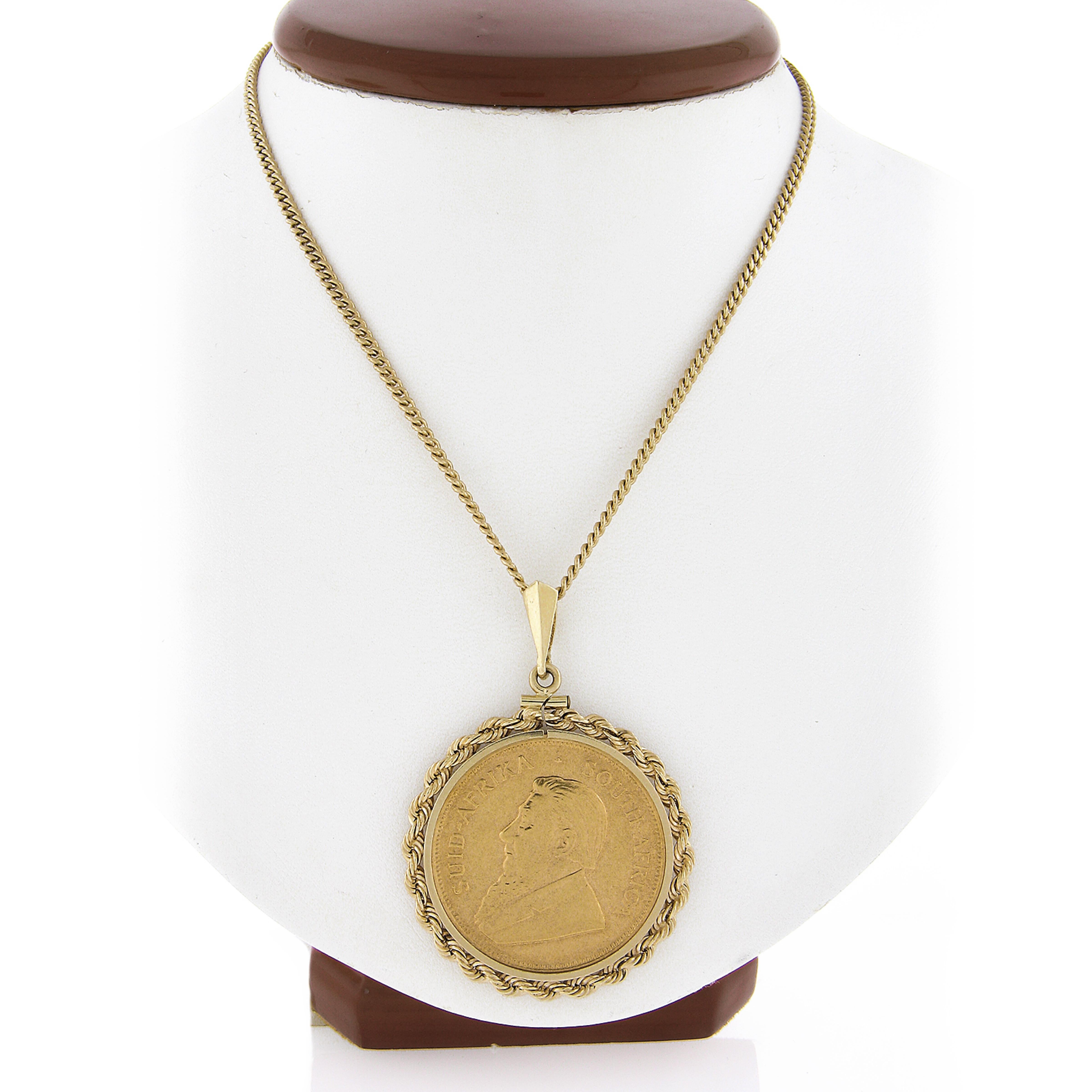 A great way to wear one of the worlds most recognized gold coins. Classic and solid chain and frame. Enjoy!

Material: Solid 22k Yellow Gold (coin) - Solid 14k Yellow Gold (chain)
Weight: 21.99 Grams (chain & frame) - 33.93 Grams (coin) - 55.92