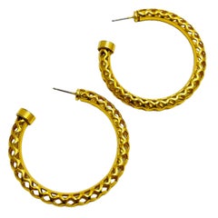 Orecchini a cerchio grande d'oro d'epoca per la moda