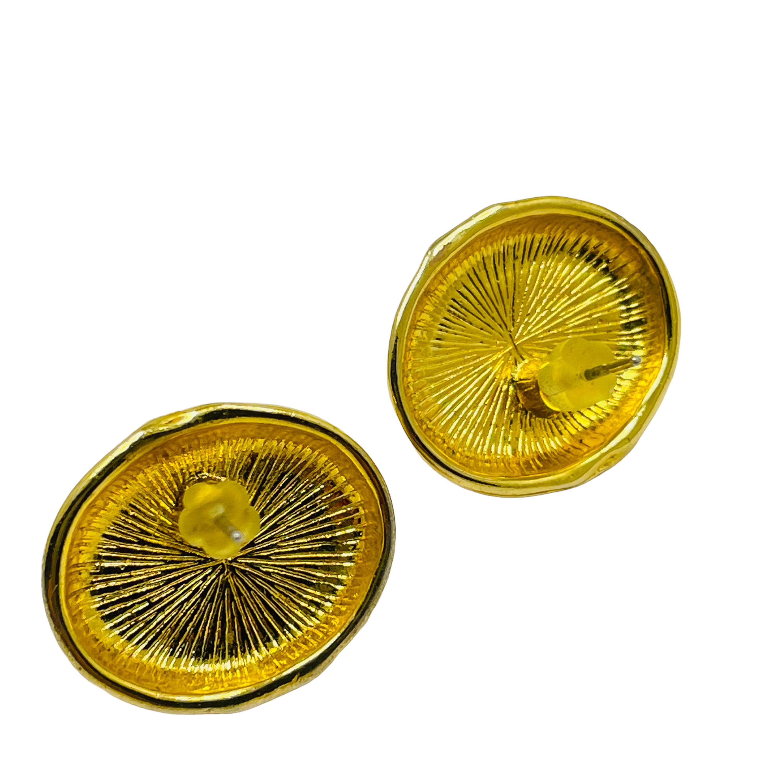 Vintage gold marbled red glass designer pierced earrings In Good Condition For Sale In Palos Hills, IL