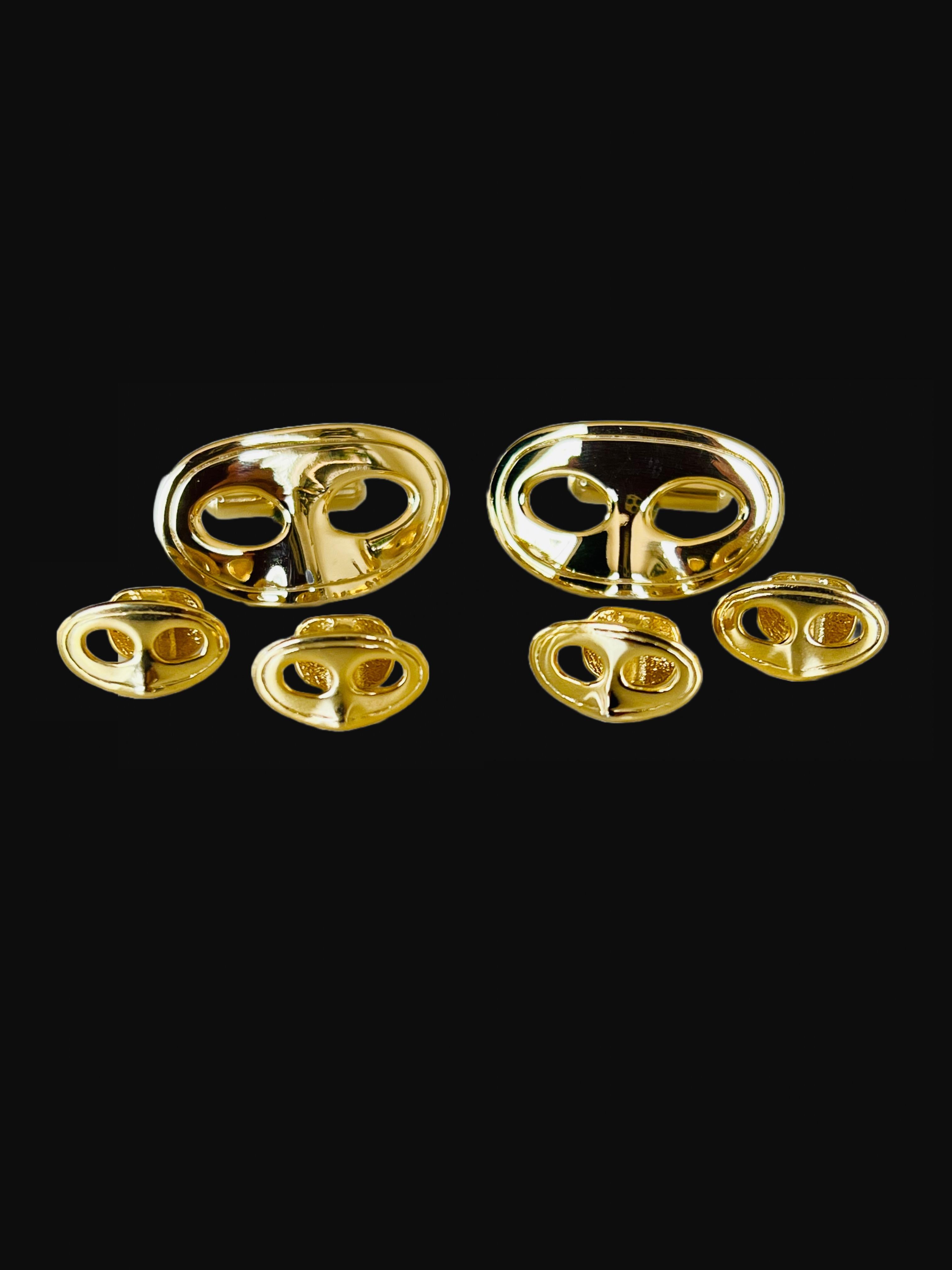 Add some flair to your formal attire with these vintage gold masquerade mask cufflinks and matching tuxedo shirt studs. Made from a rich gold plated metal, they are the perfect accessory for any theater, opera, or party event. The Masquerade theme