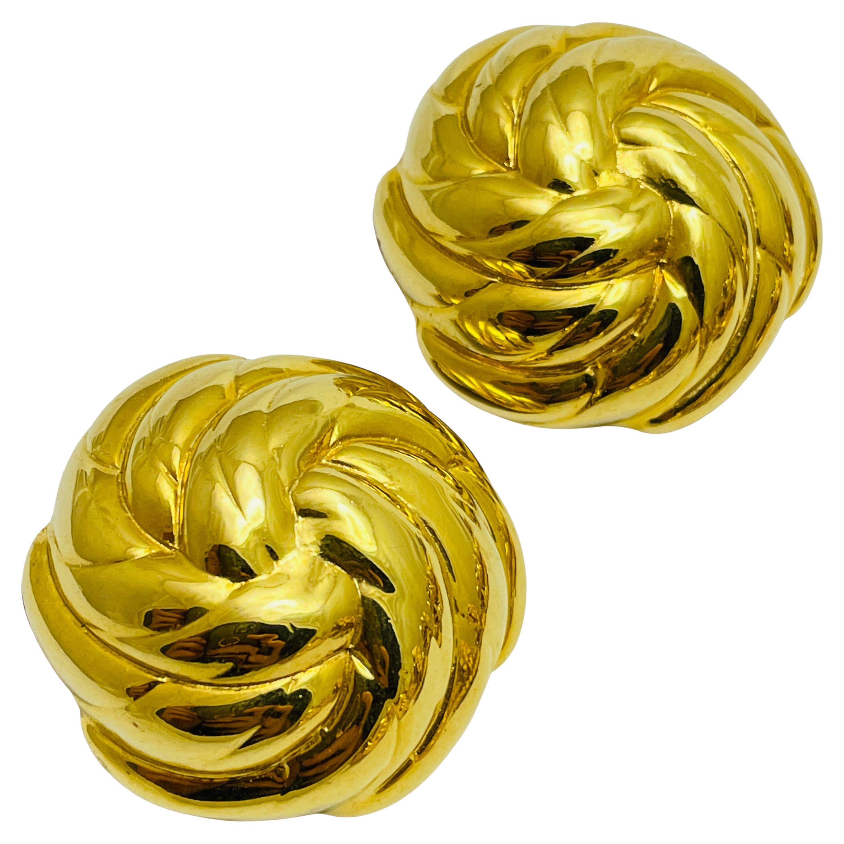 Pendientes de clip de diseñador de pasarela vintage de oro macizo en venta