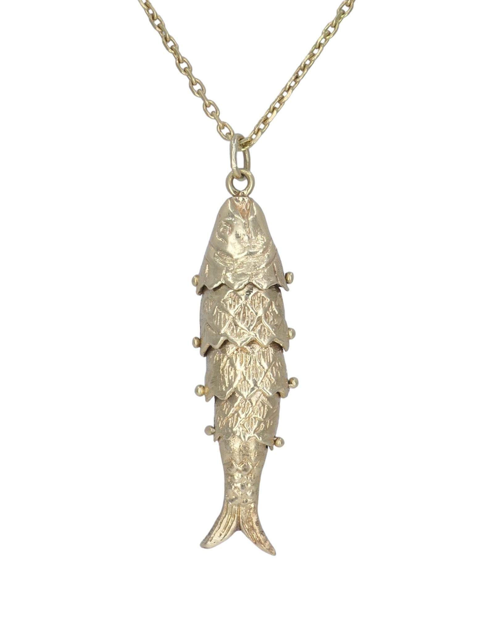 Collana con ciondolo a forma di pesce meccanico in oro vintage In condizioni ottime a Beverly Hills, CA