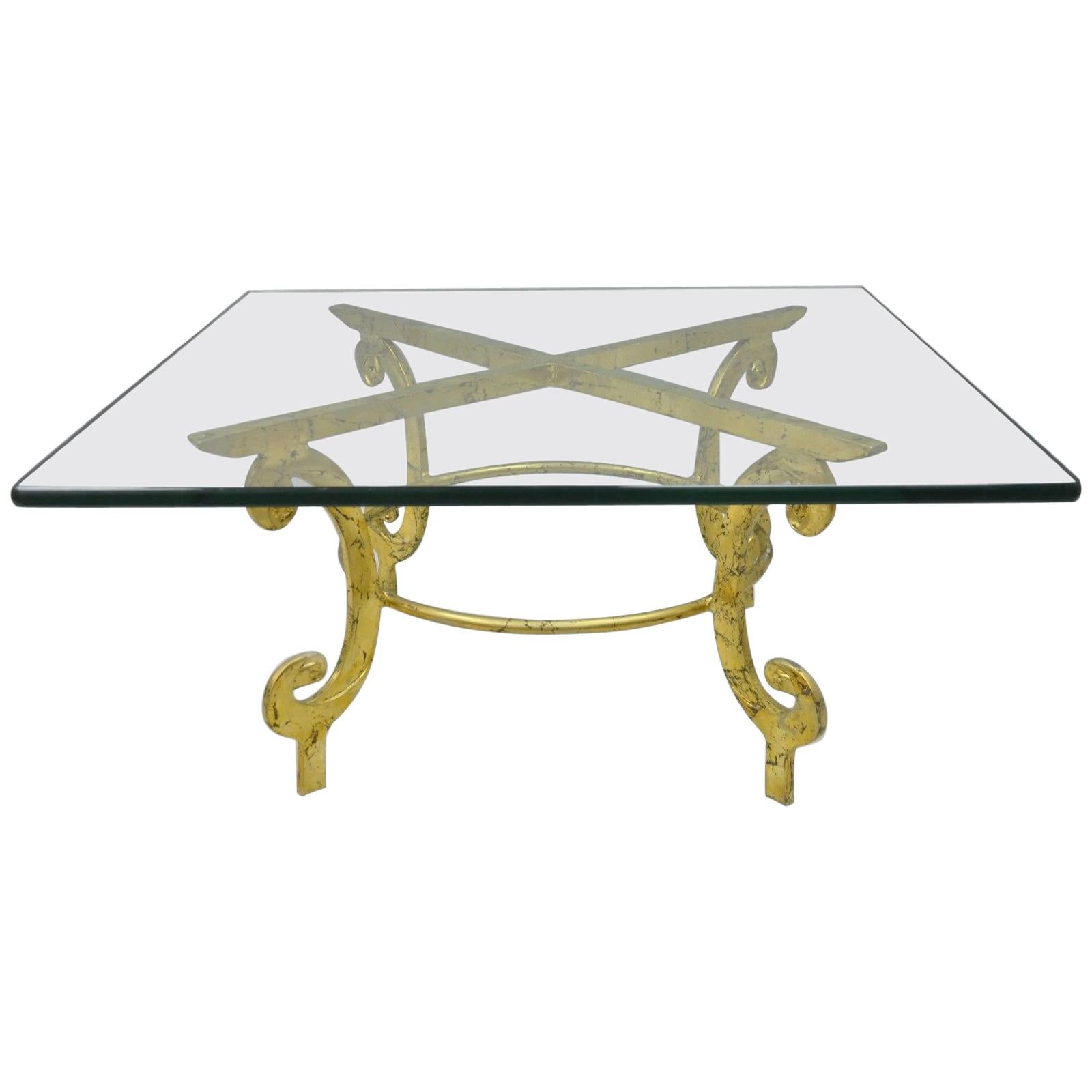 Table basse à volutes vintage italienne Hollywood Regency en métal doré et verre