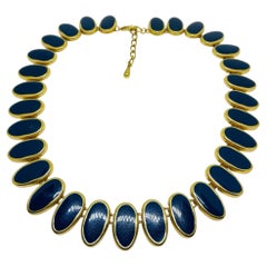 Collana di design in stile modernista con maglie, in oro vintage e smalto blu navy