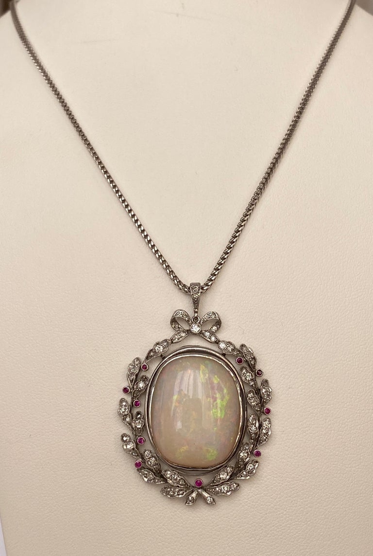 Vintage Gold Necklace with Pendant circa 18.00 Carat Opal and Diamonds For Sale at 1stDibs