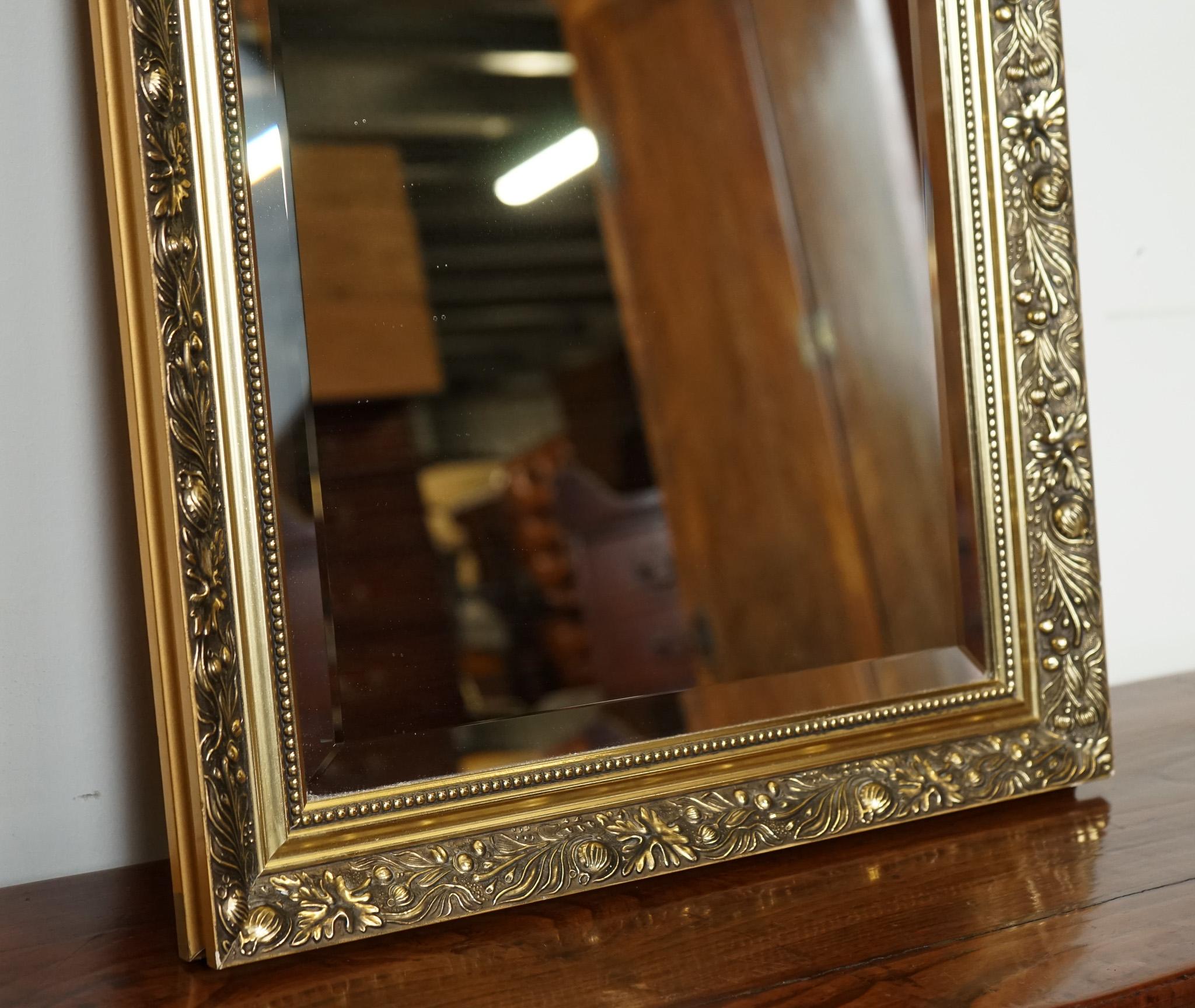 VINTAGE GOLD ORNATE WALL MIRROR LOVELY CARVED DETAILS j1 In Good Condition For Sale In Pulborough, GB