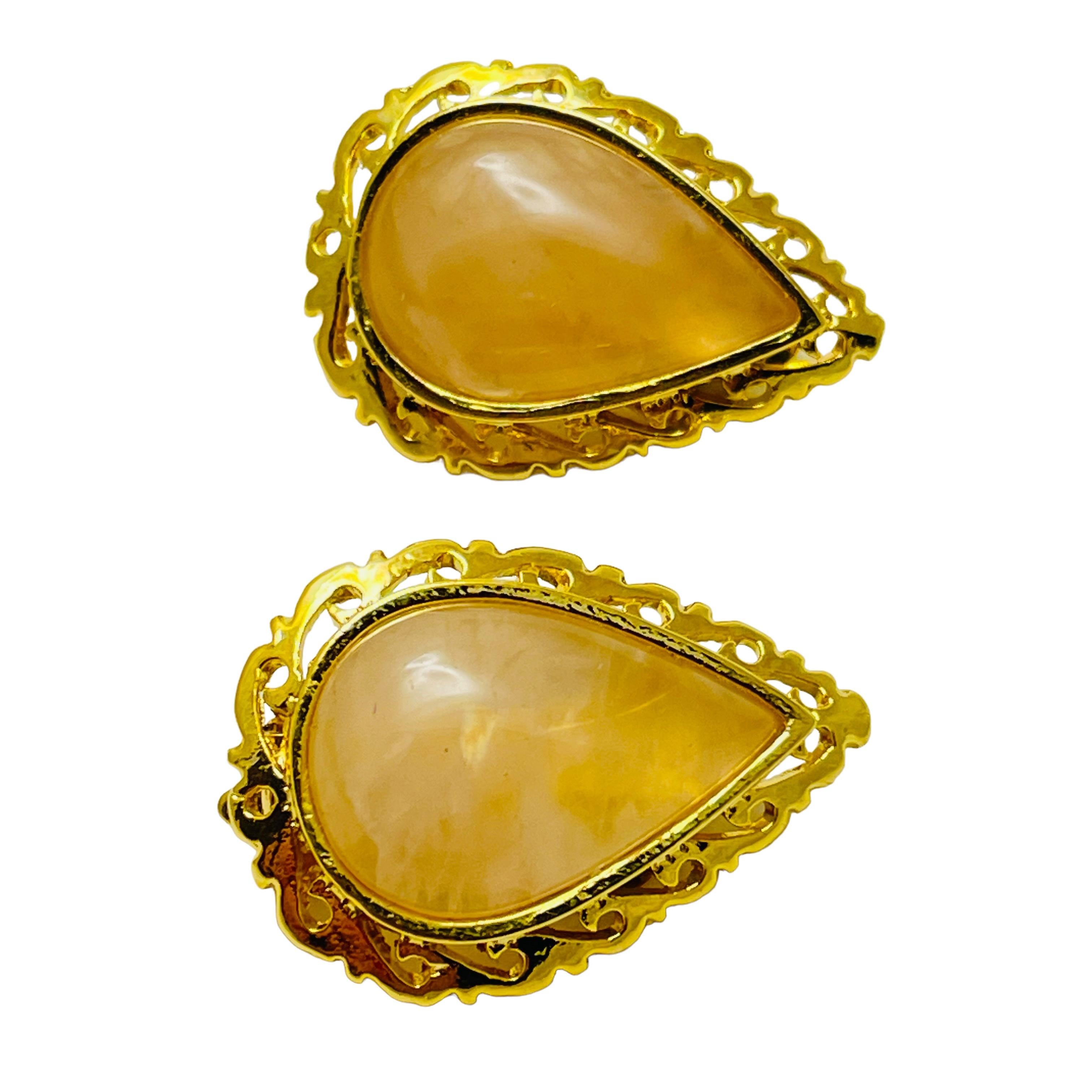 Designer-Laufsteg-Ohrclips aus Gold und pfirsichfarbenem Glas für Damen oder Herren im Angebot