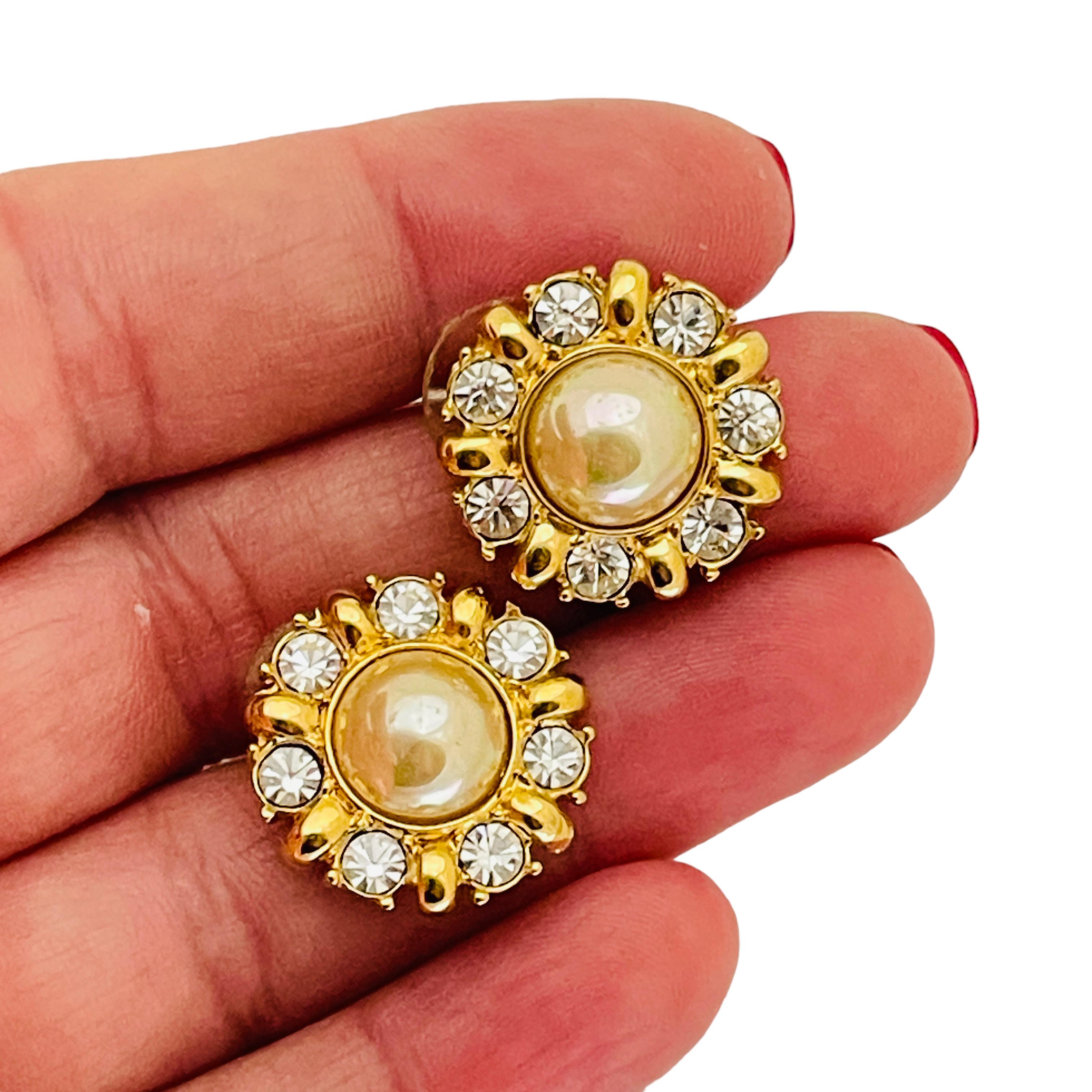 Vintage gold pearl crystal pierced 80’s earrings   In Excellent Condition For Sale In Palos Hills, IL