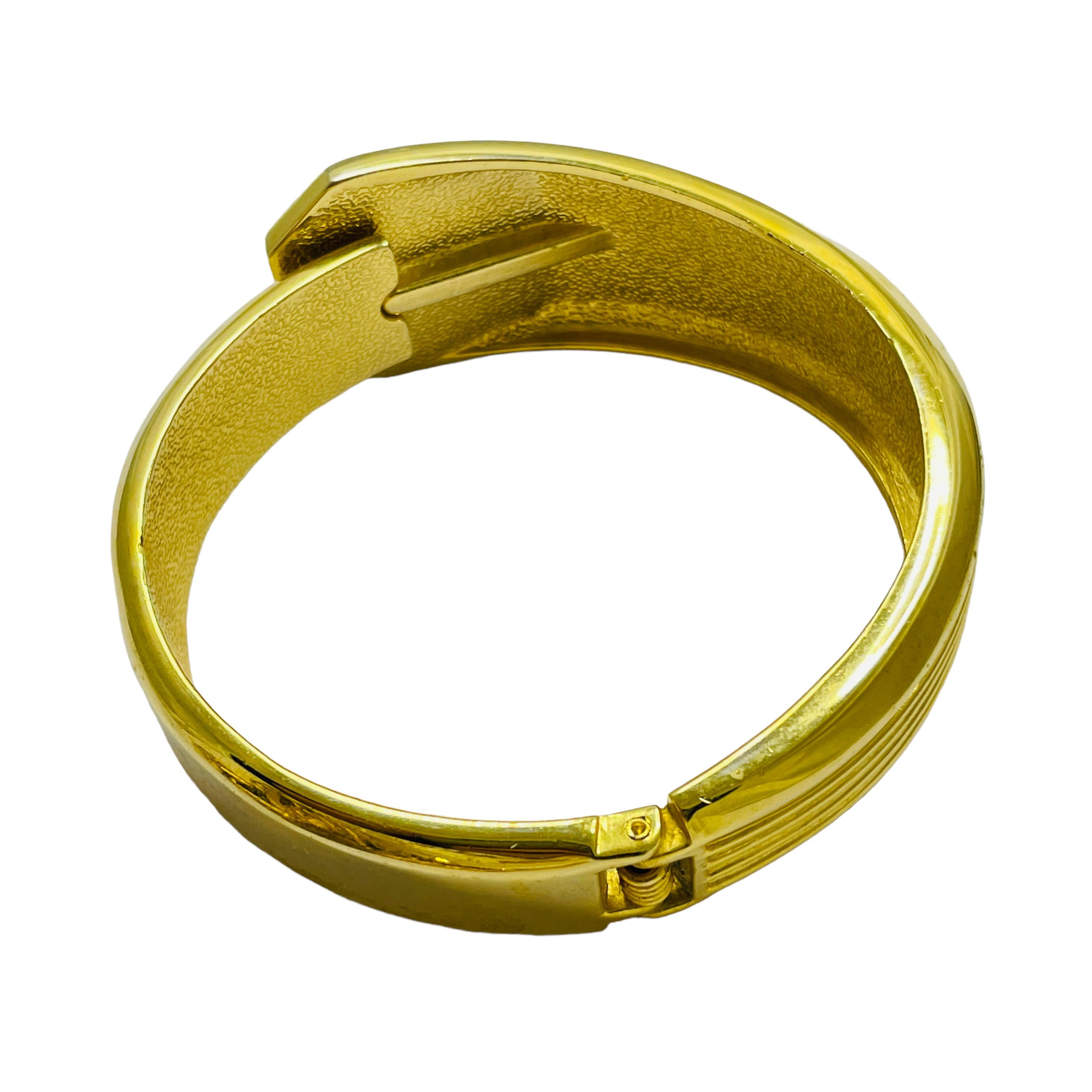 Bracelet vintage en perles d'or avec fermoir de designer Bon état - En vente à Palos Hills, IL