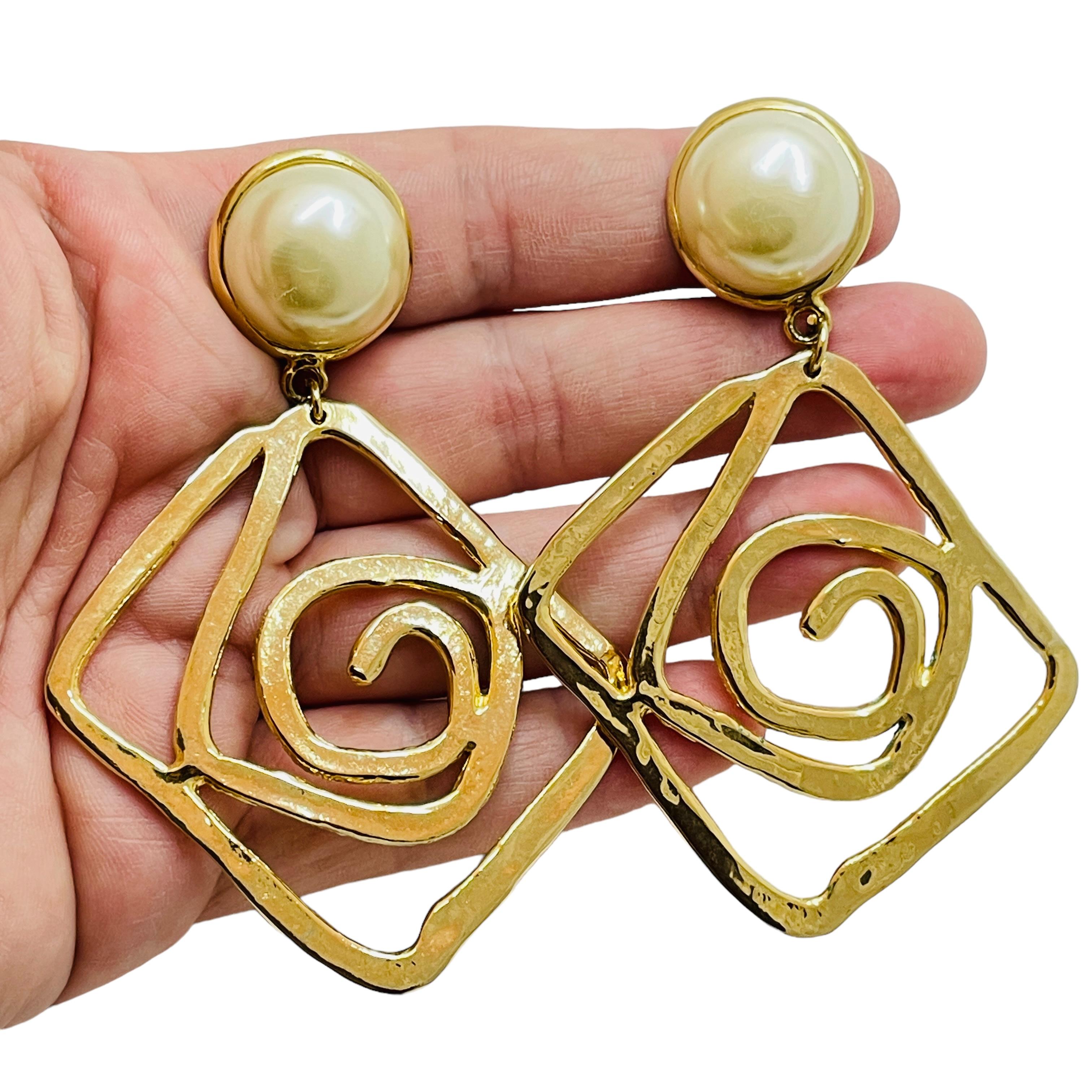 Women's or Men's Vintage gold pearl clip on earrings For Sale
