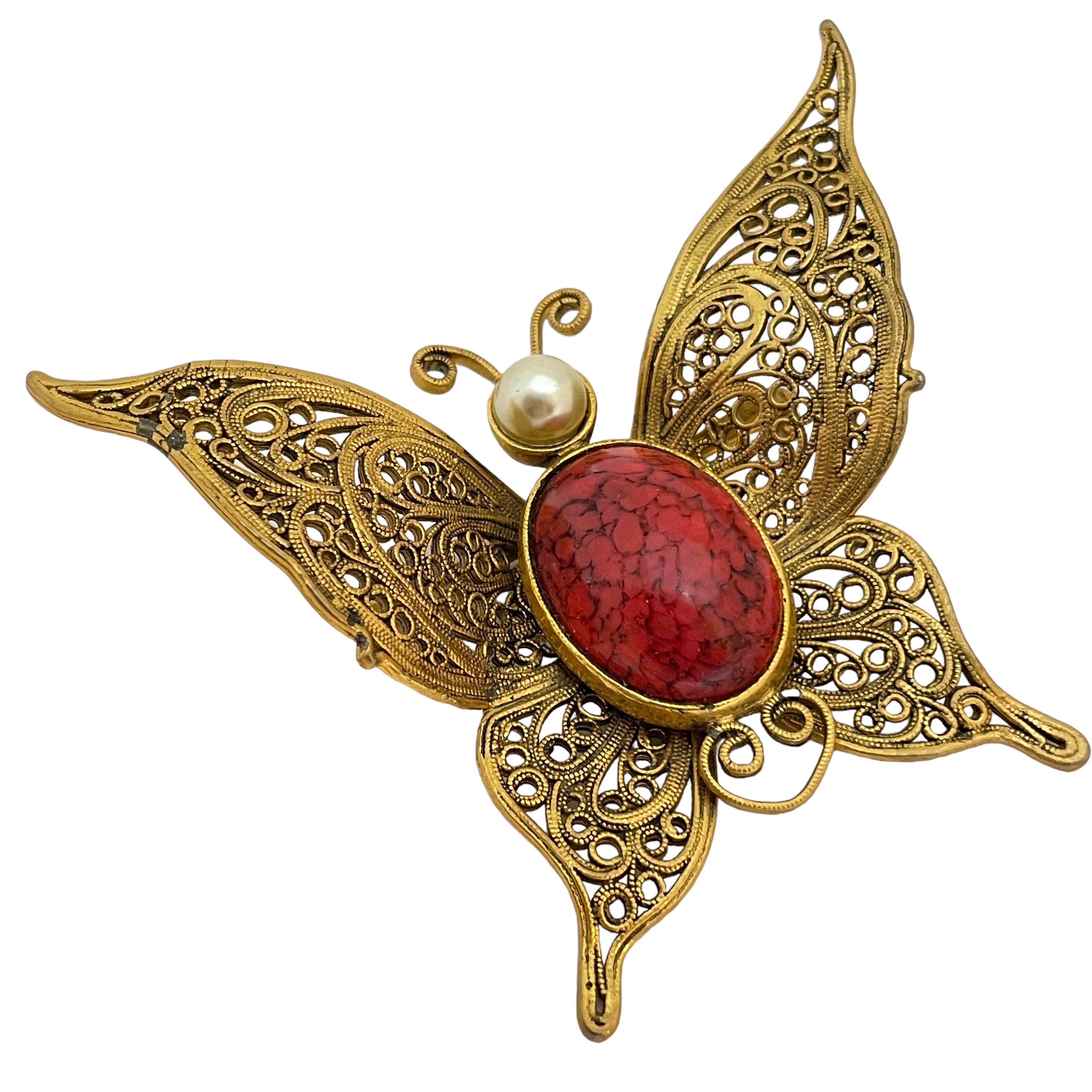 DETAILS

• unsigned    

• gold tone with faux stones

• vintage designer brooch

MEASUREMENTS  

• 

CONDITION

•  very good vintage condition with minimal signs of wear 

 Sku 37

❤️❤️  VINTAGE DESIGNER JEWELRY ❤️❤️

❤️❤️  ALEXANDER’S BOUTIQUE 