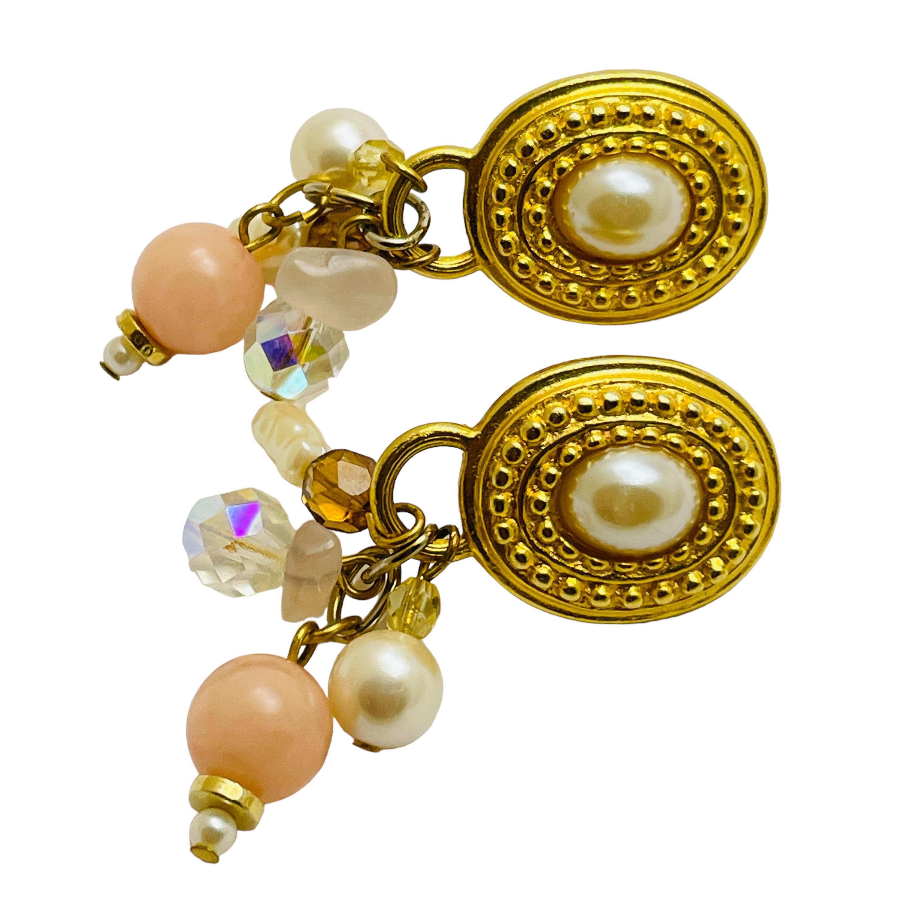 DETALLES

- sin signo 

- tono dorado con piedras de imitación

- pendientes vintage de diseño

MEDIDAS  

- 

CONDICIÓN

-  muy buen estado vintage con mínimos signos de desgaste 

 Código 41

❤️❤️  JOYAS DE DISEÑO VINTAGE ❤️❤️

❤️❤️  BOUTIQUE DE